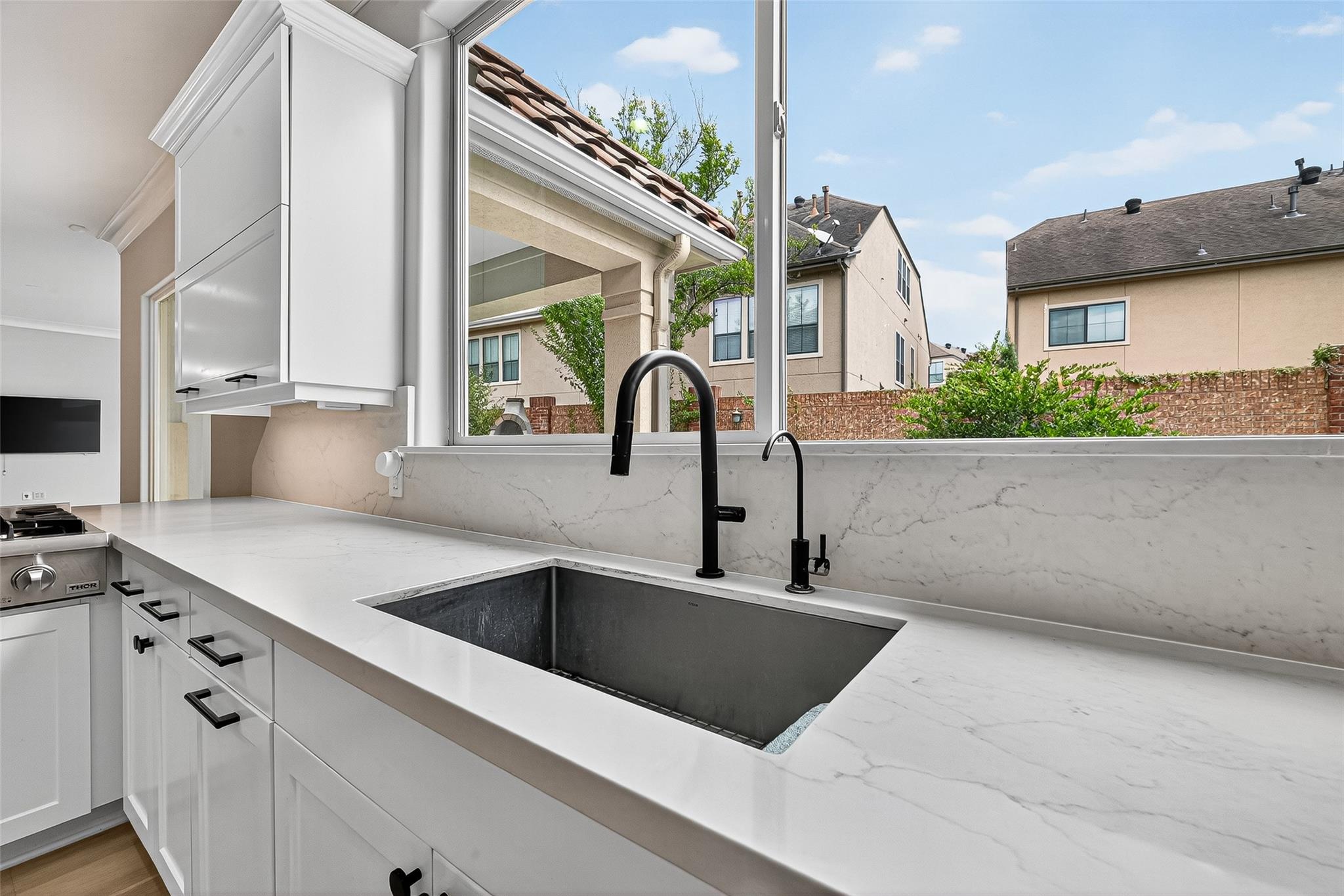 2731 Stuart Manor