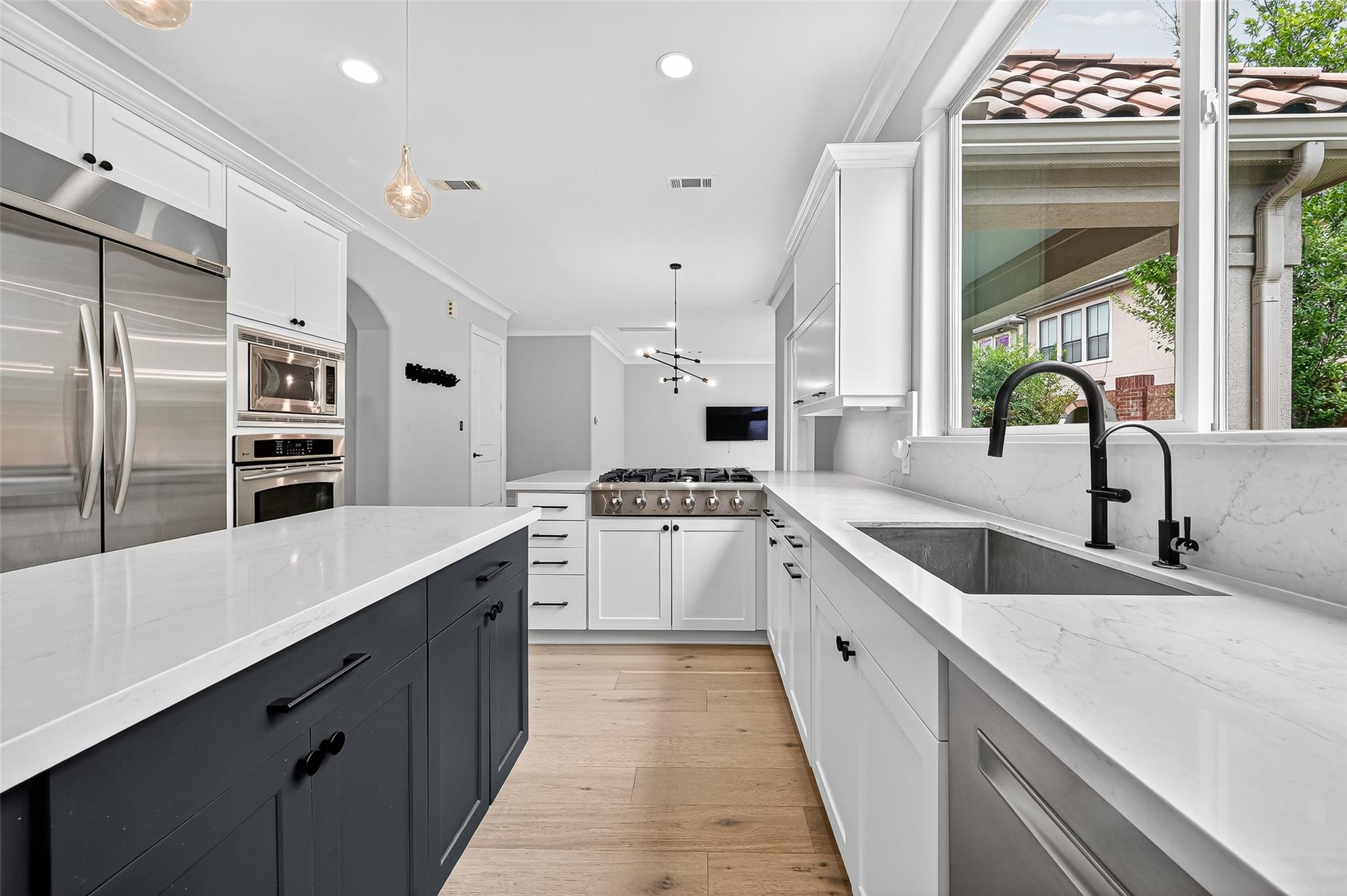2731 Stuart Manor