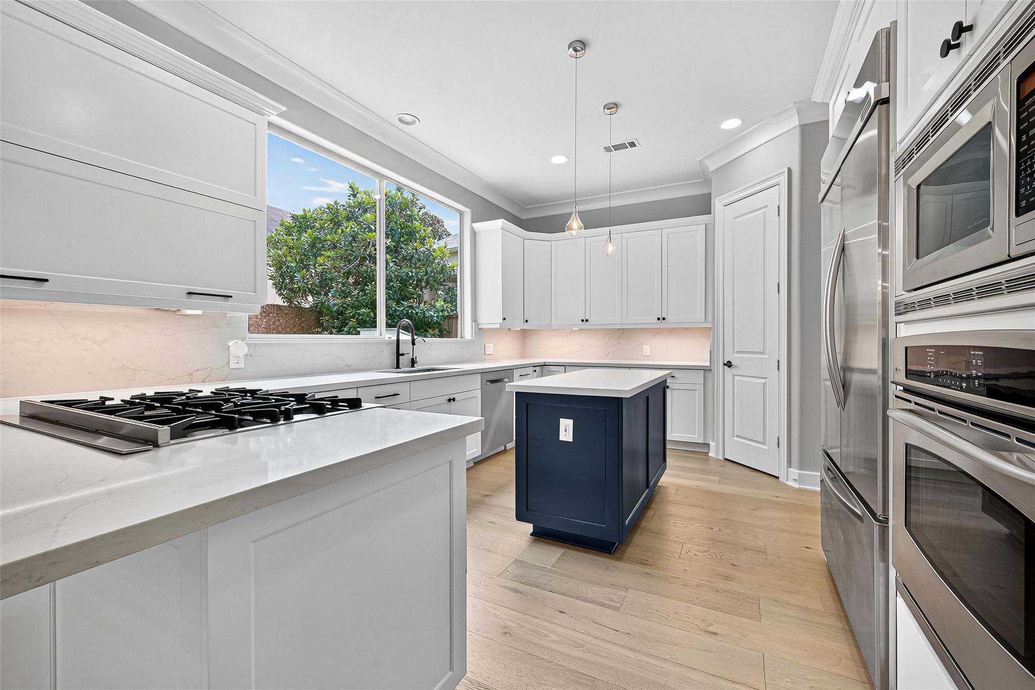 2731 Stuart Manor