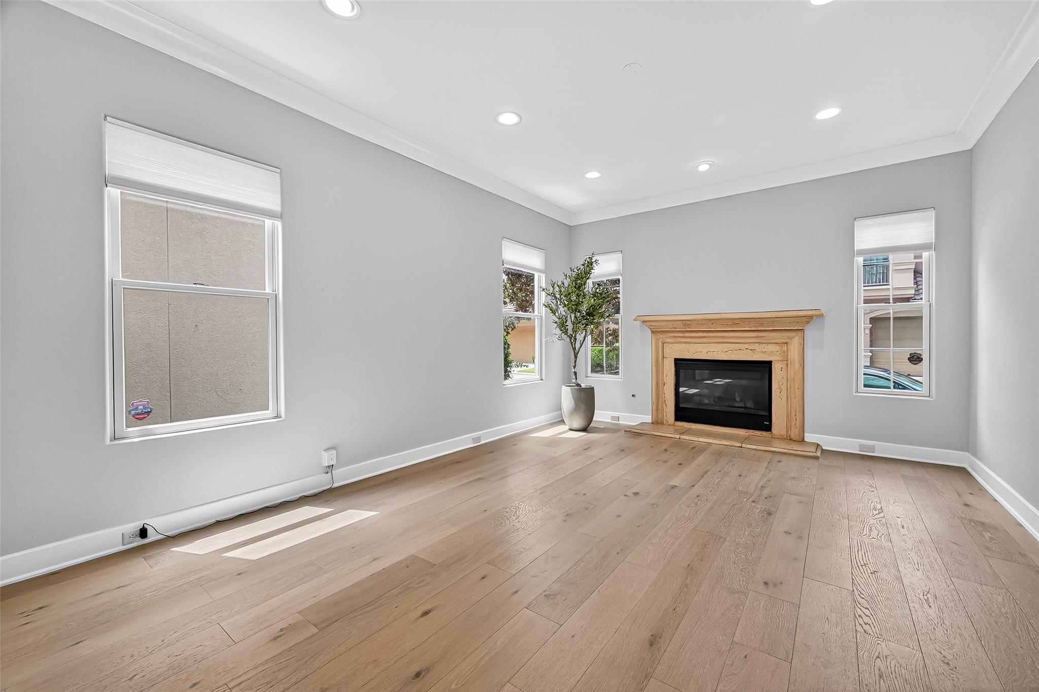 2731 Stuart Manor