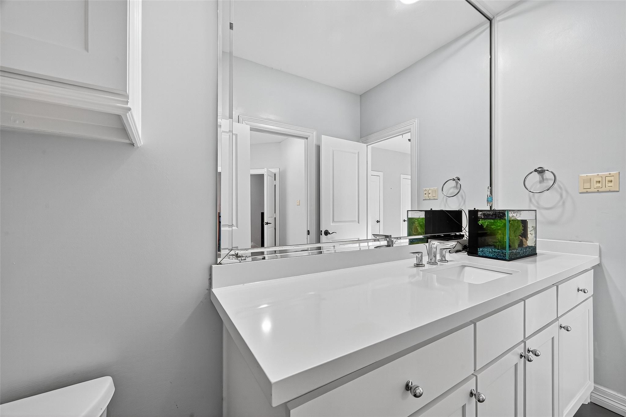 2731 Stuart Manor