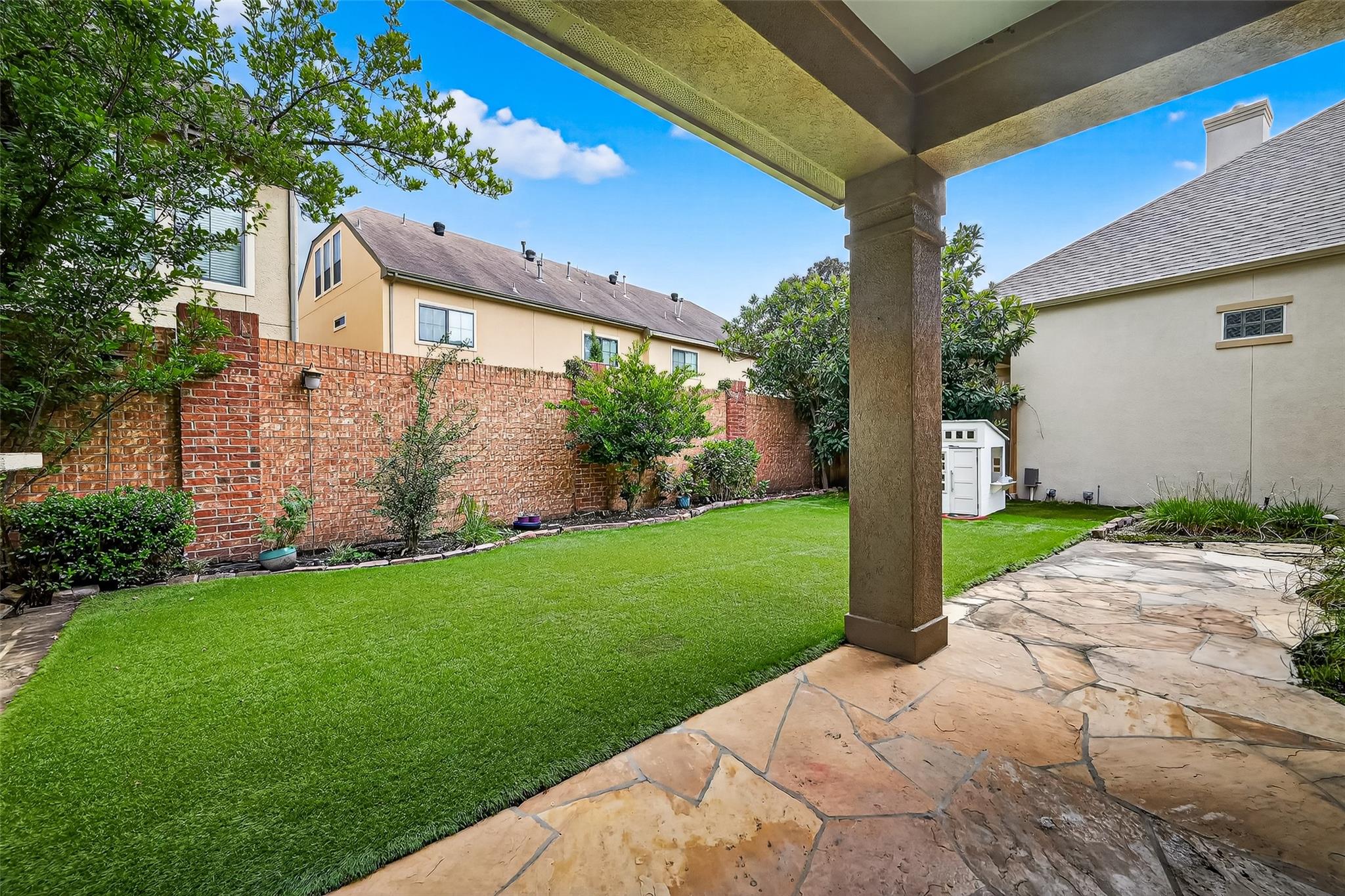 2731 Stuart Manor