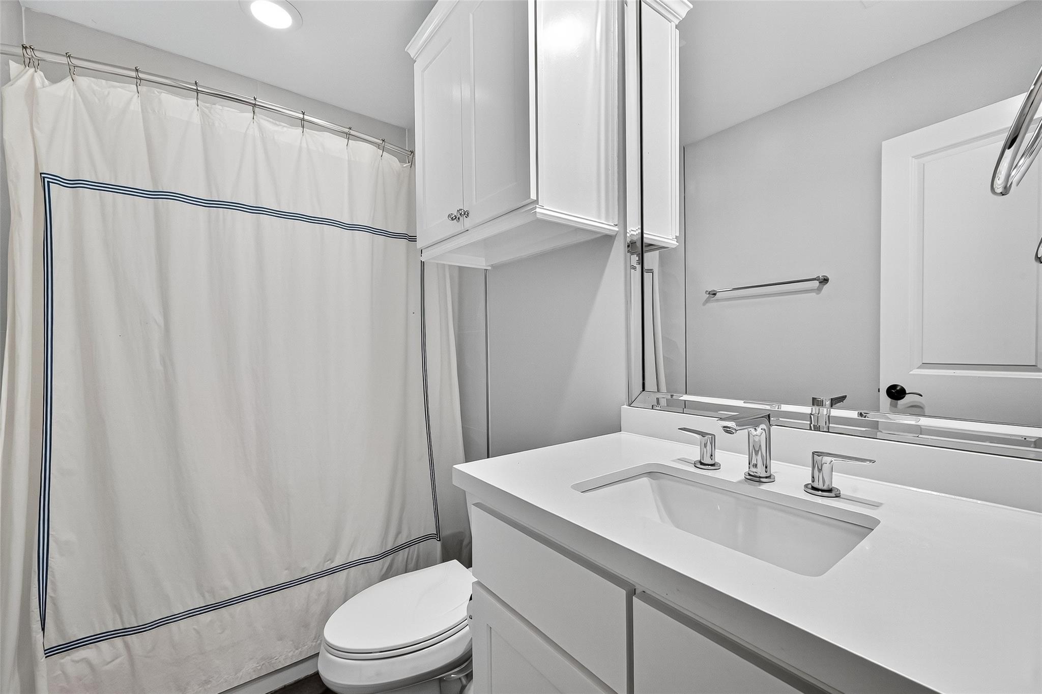 2731 Stuart Manor