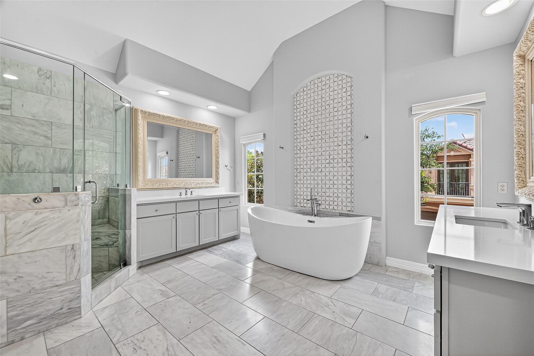 2731 Stuart Manor