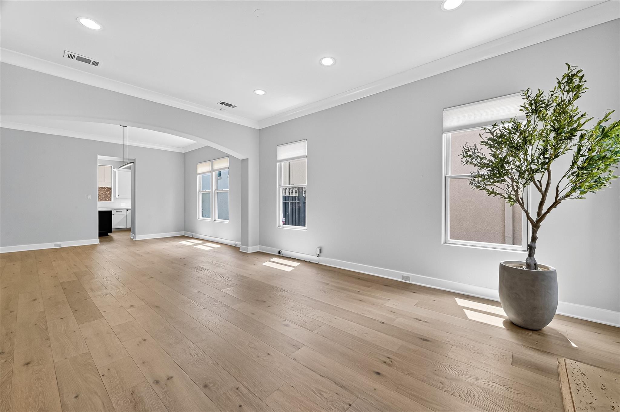 2731 Stuart Manor