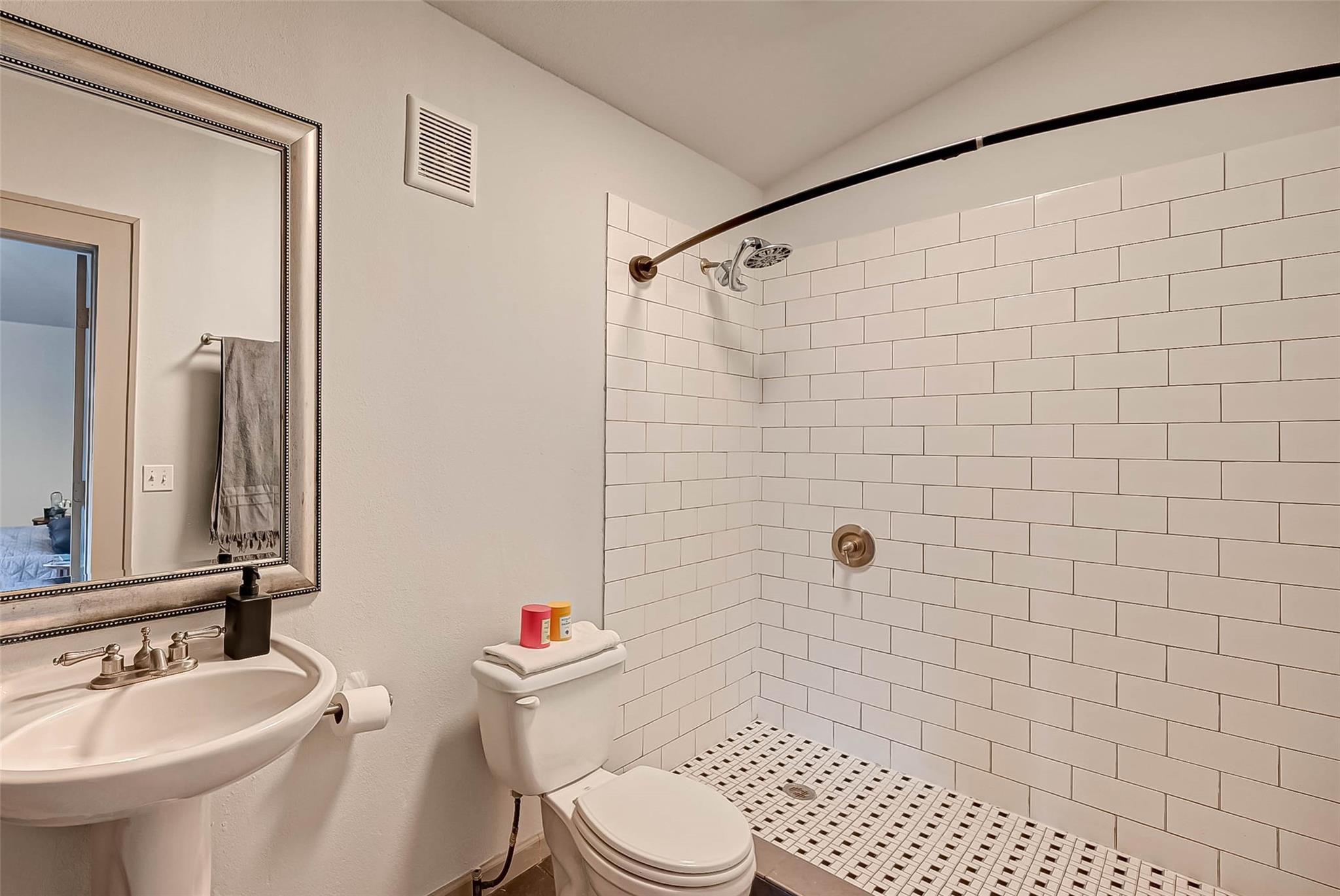 1612 W Alabama Street Unit: ABCD