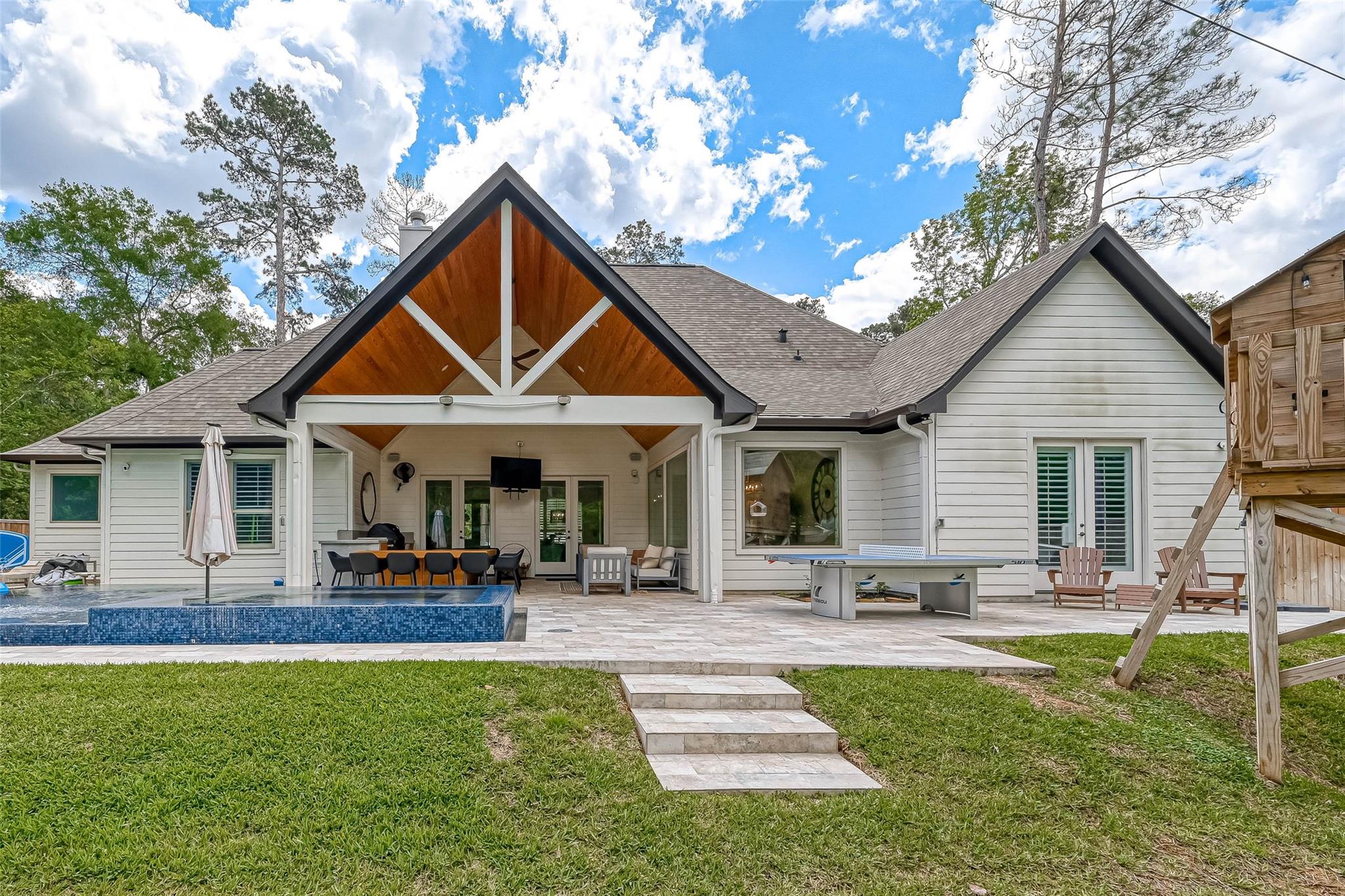 2407 Chantilly Lane