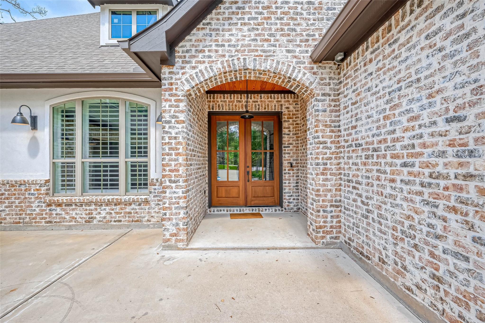 2407 Chantilly Lane