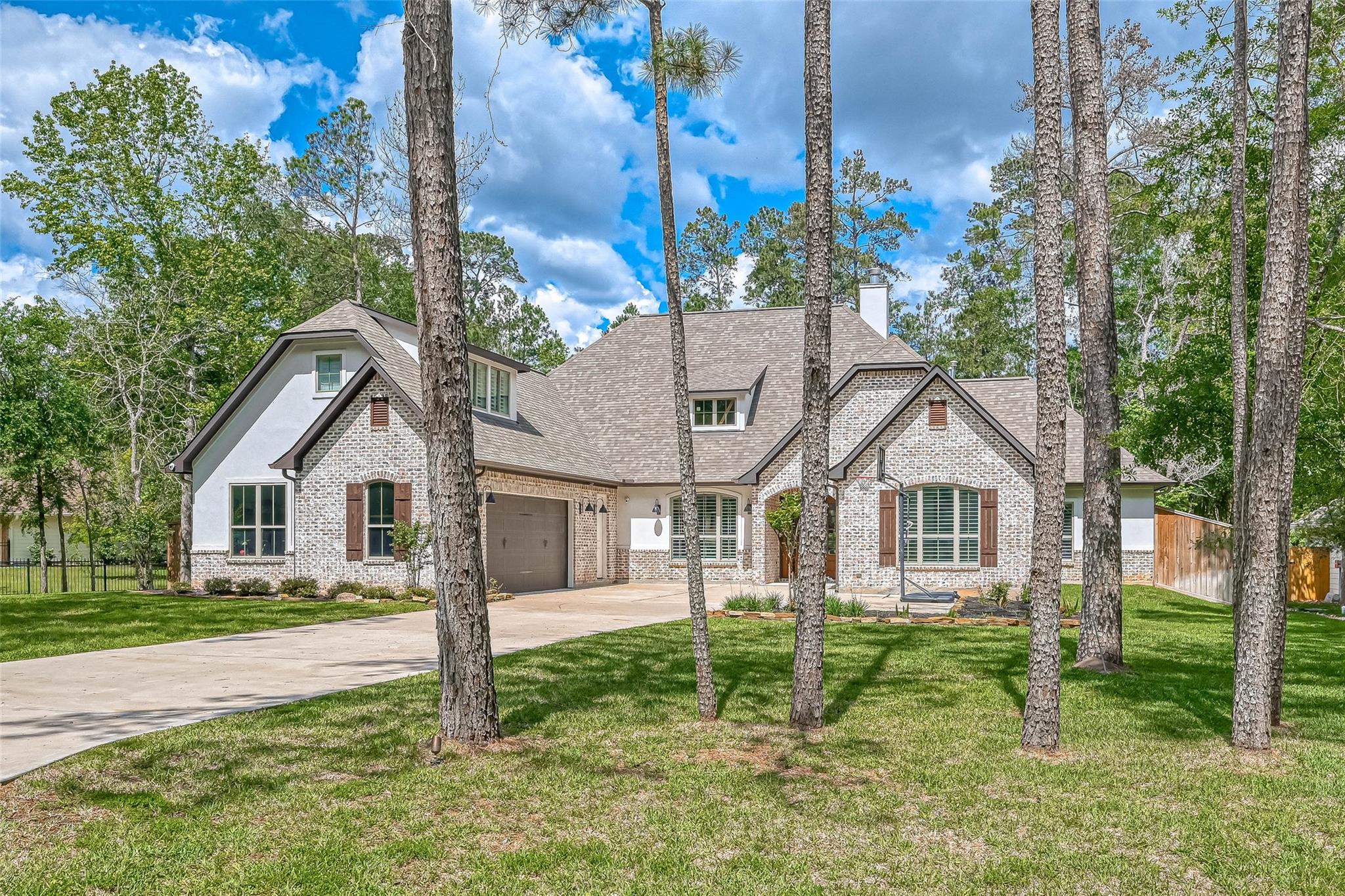 2407 Chantilly Lane