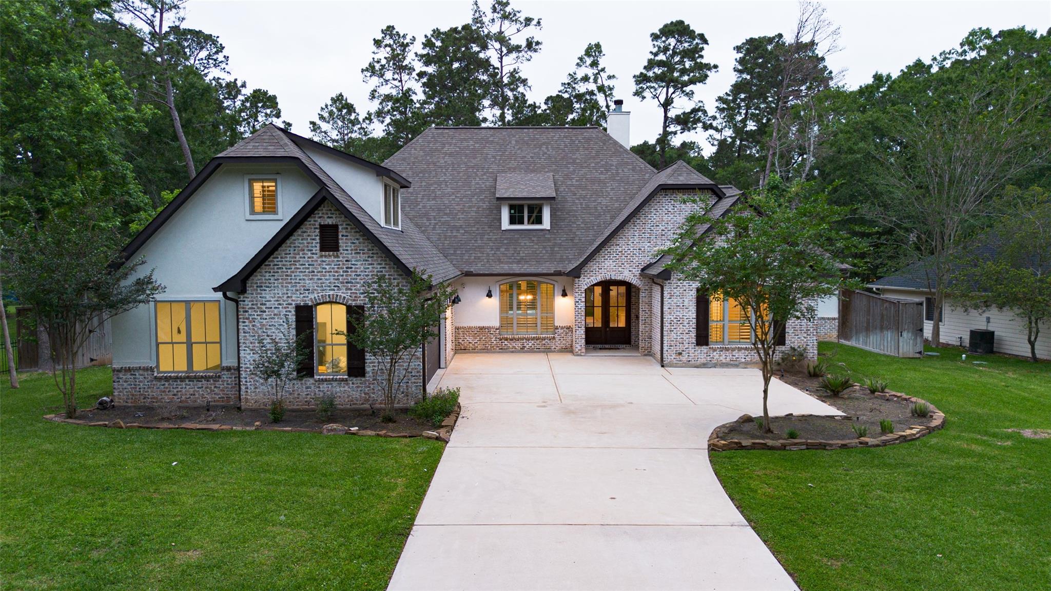 2407 Chantilly Lane
