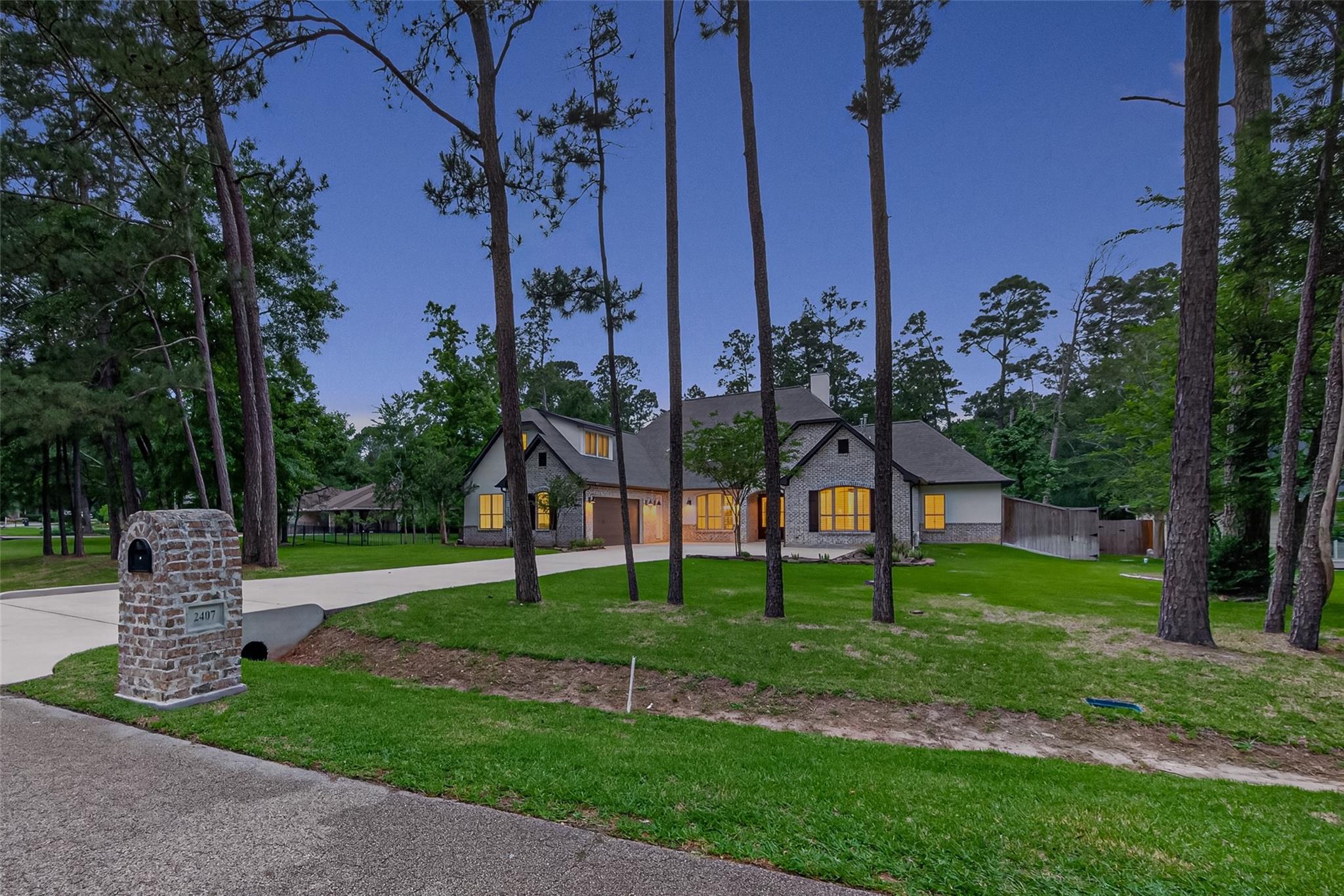 2407 Chantilly Lane