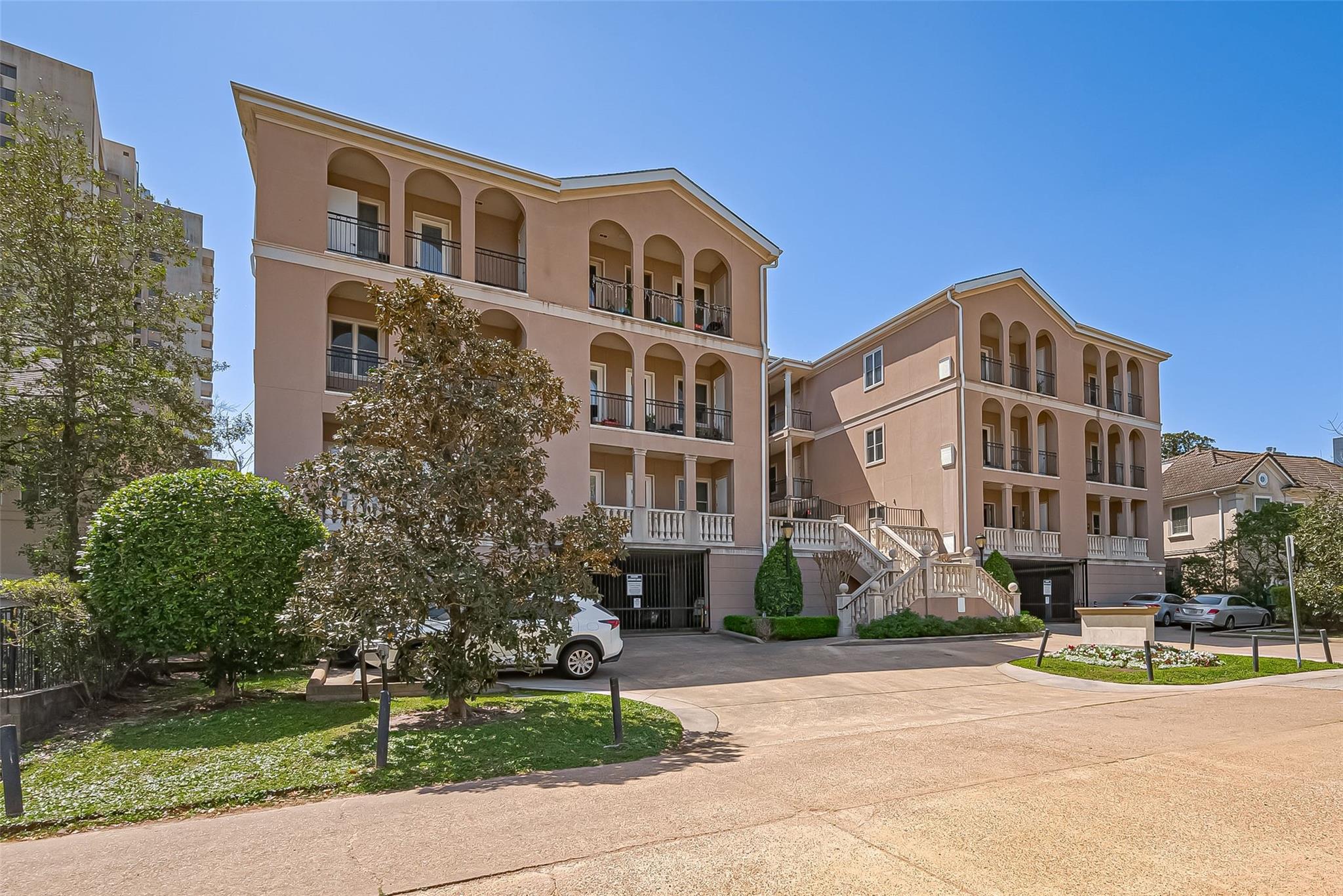 58 Briar Hollow Lane # 303