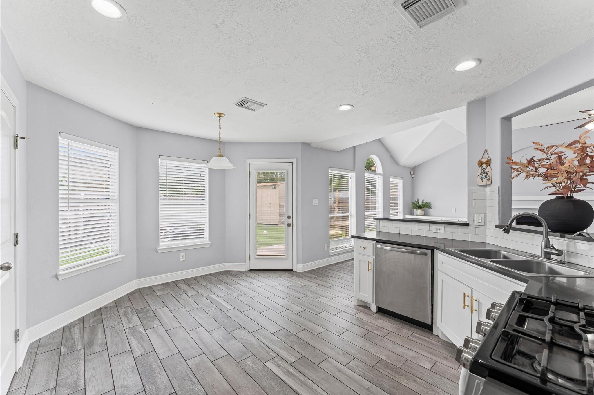 6218 Knollwood Trail