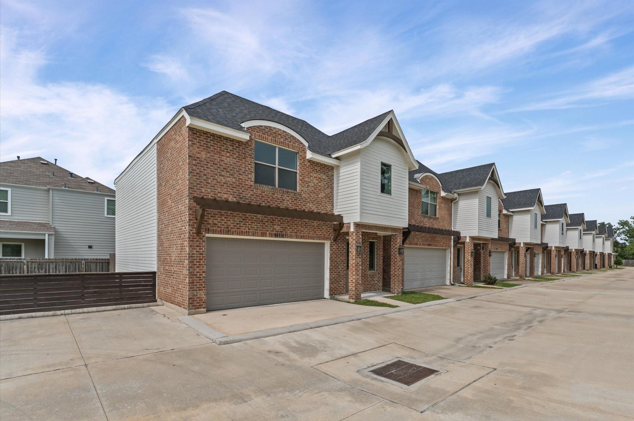 8814 Hollywood Garden Lane, Houston