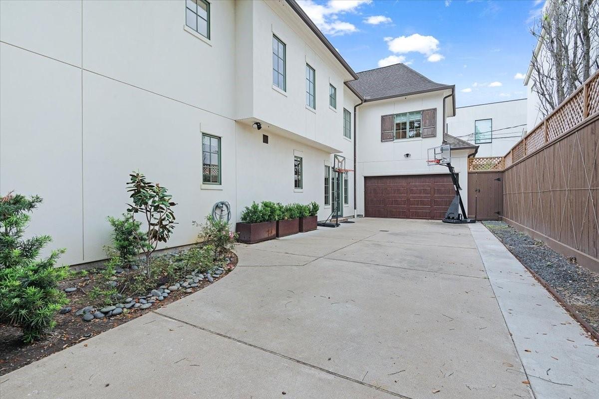 4005 Chatham Lane