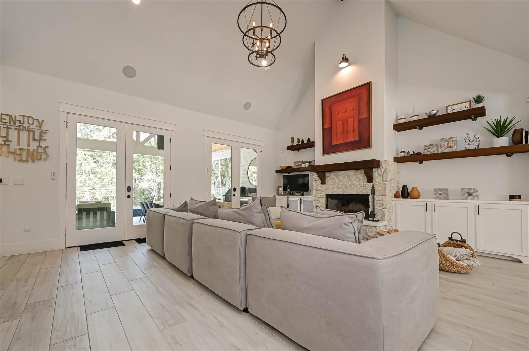 2407 Chantilly Lane Lane