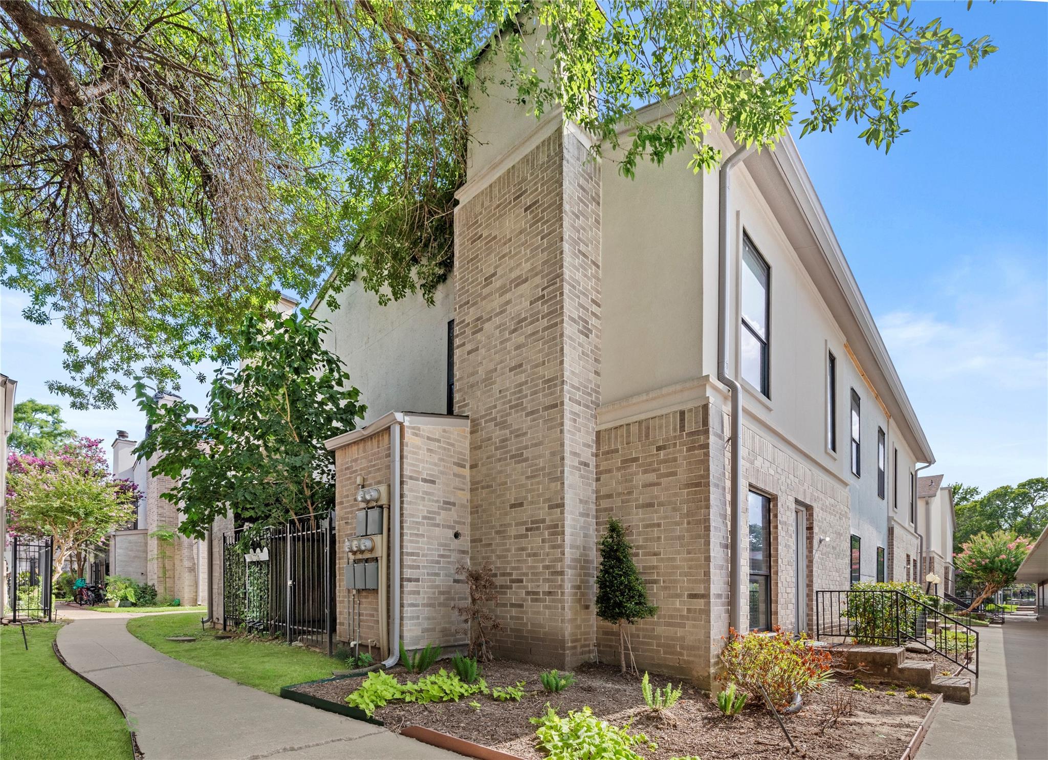 2425 Augusta Drive # 30