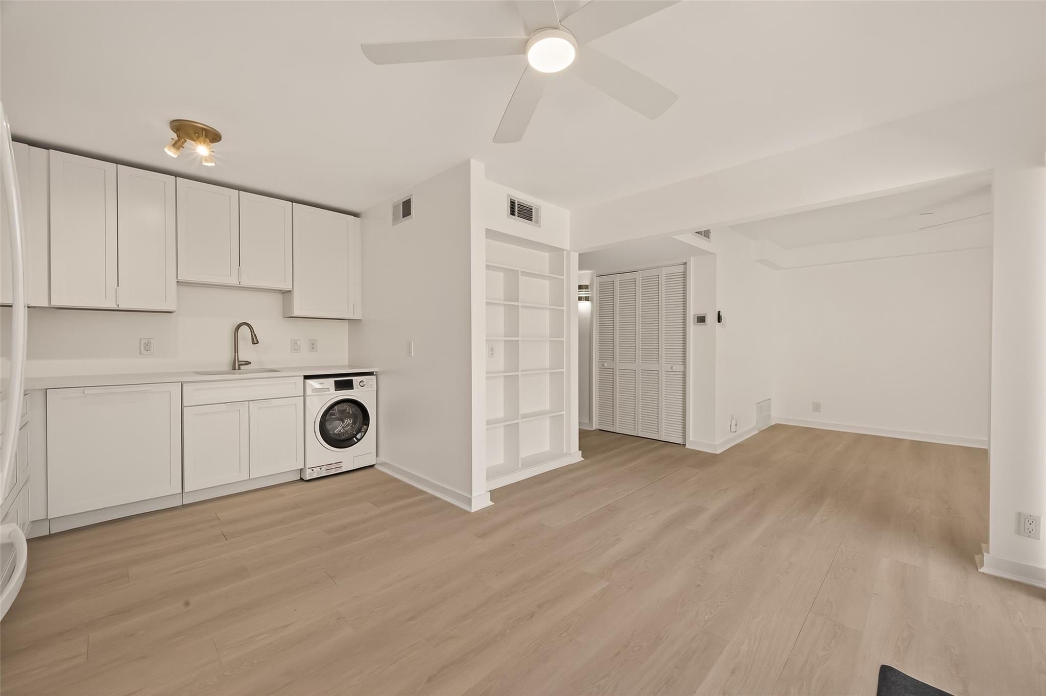 5115 Del Monte Drive Unit: 4/D