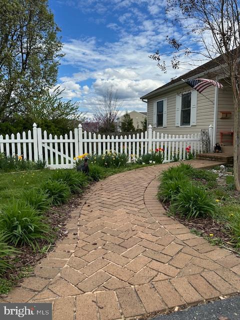 5 Circle Dr