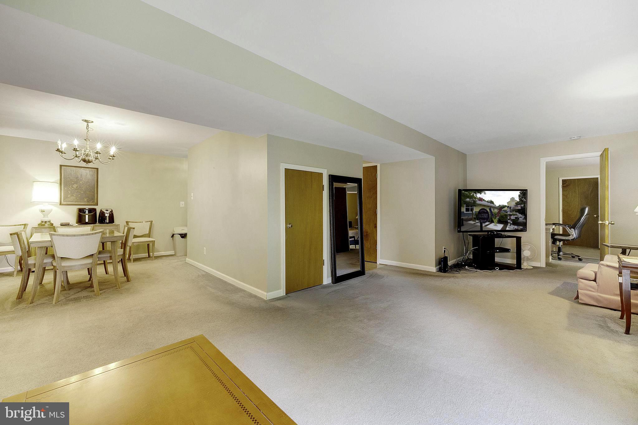 324 Crosman Ct