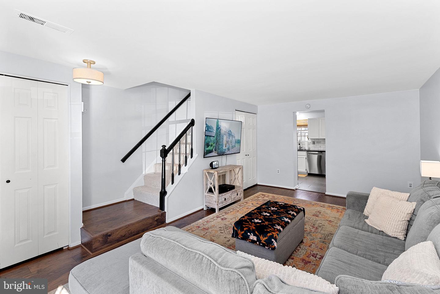 42 Palmer Ct