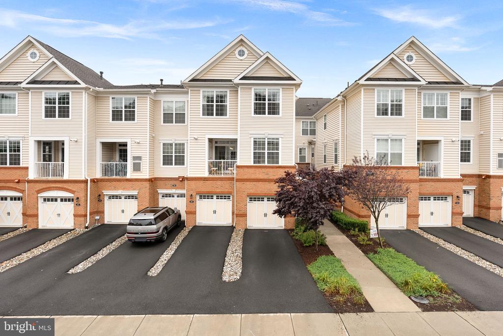 23230 Milltown Knoll Sq #106