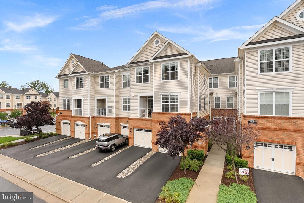 23230 Milltown Knoll Sq #106