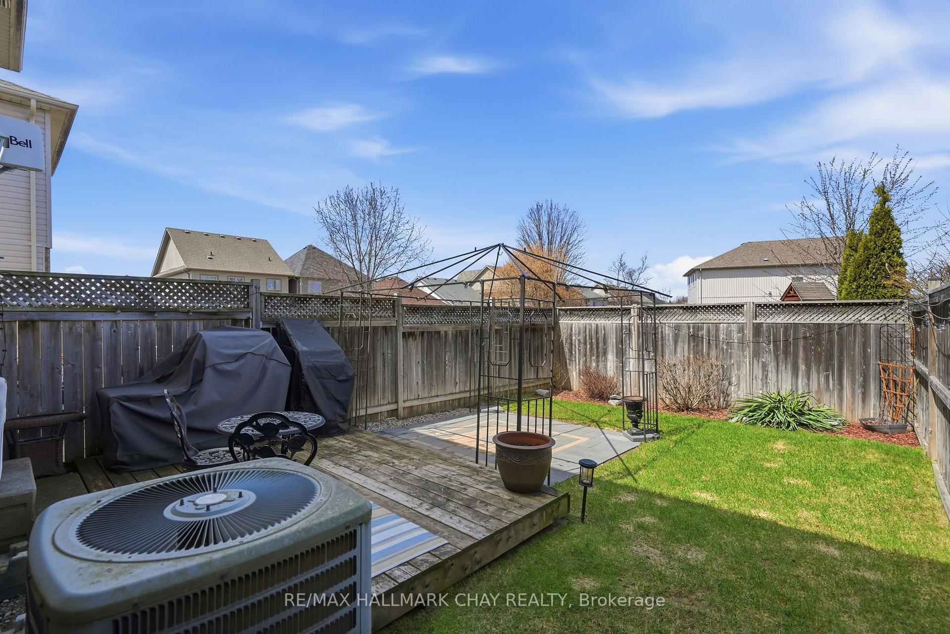215 Banting Crescent