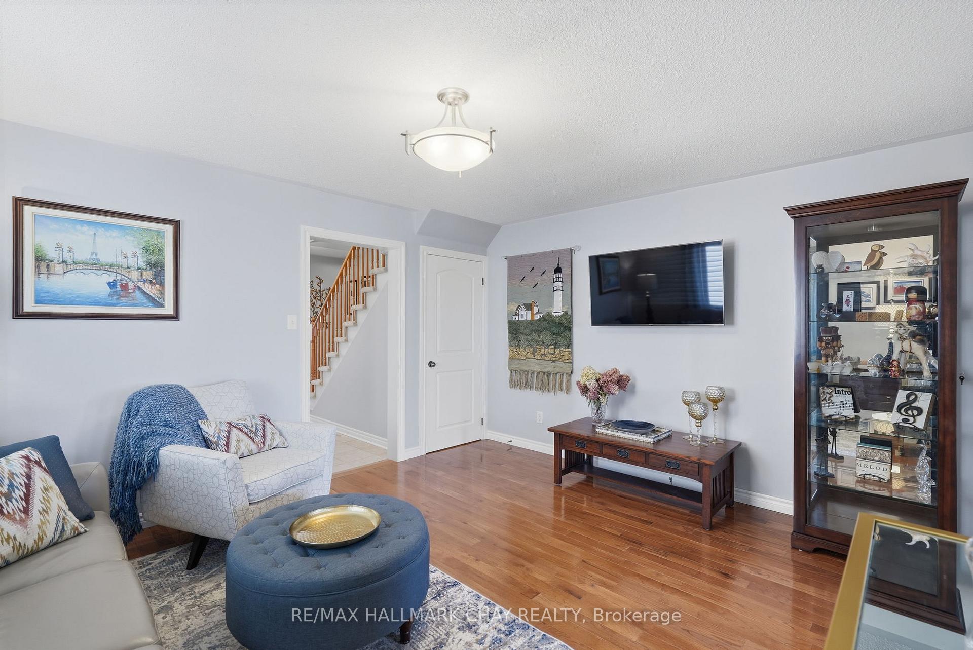 215 Banting Crescent
