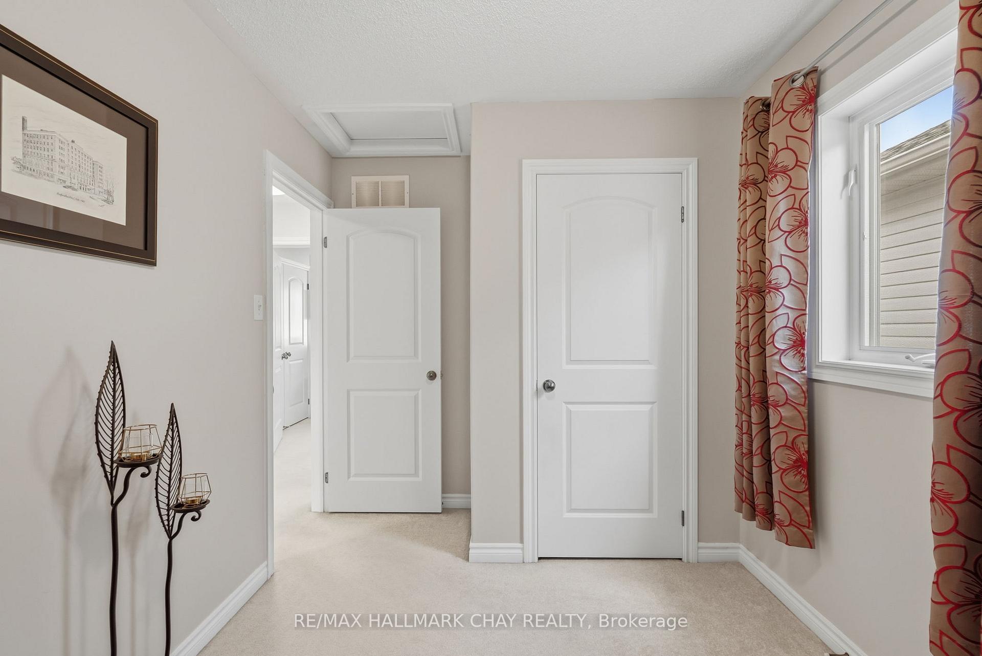 215 Banting Crescent