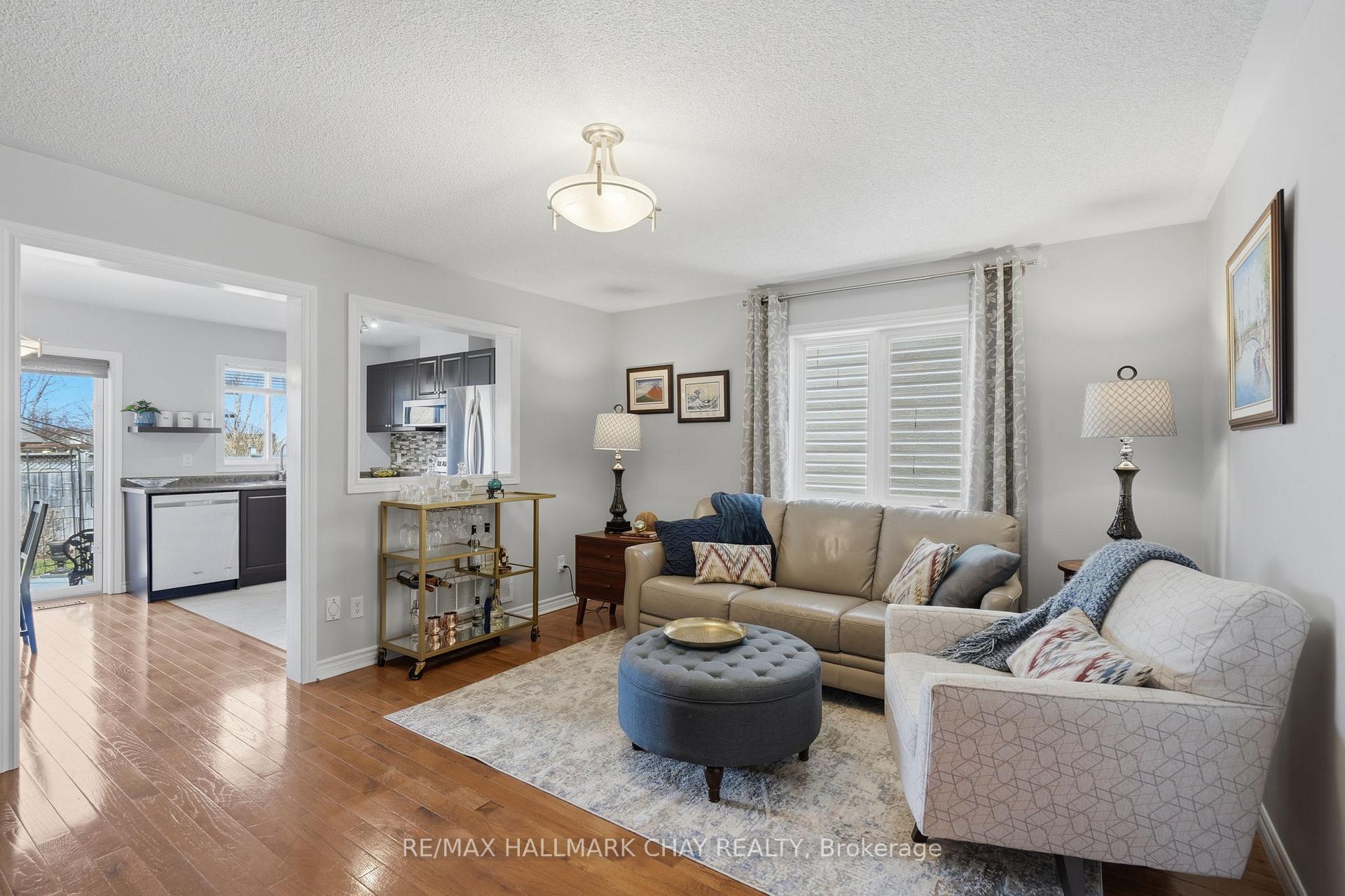 215 Banting Crescent