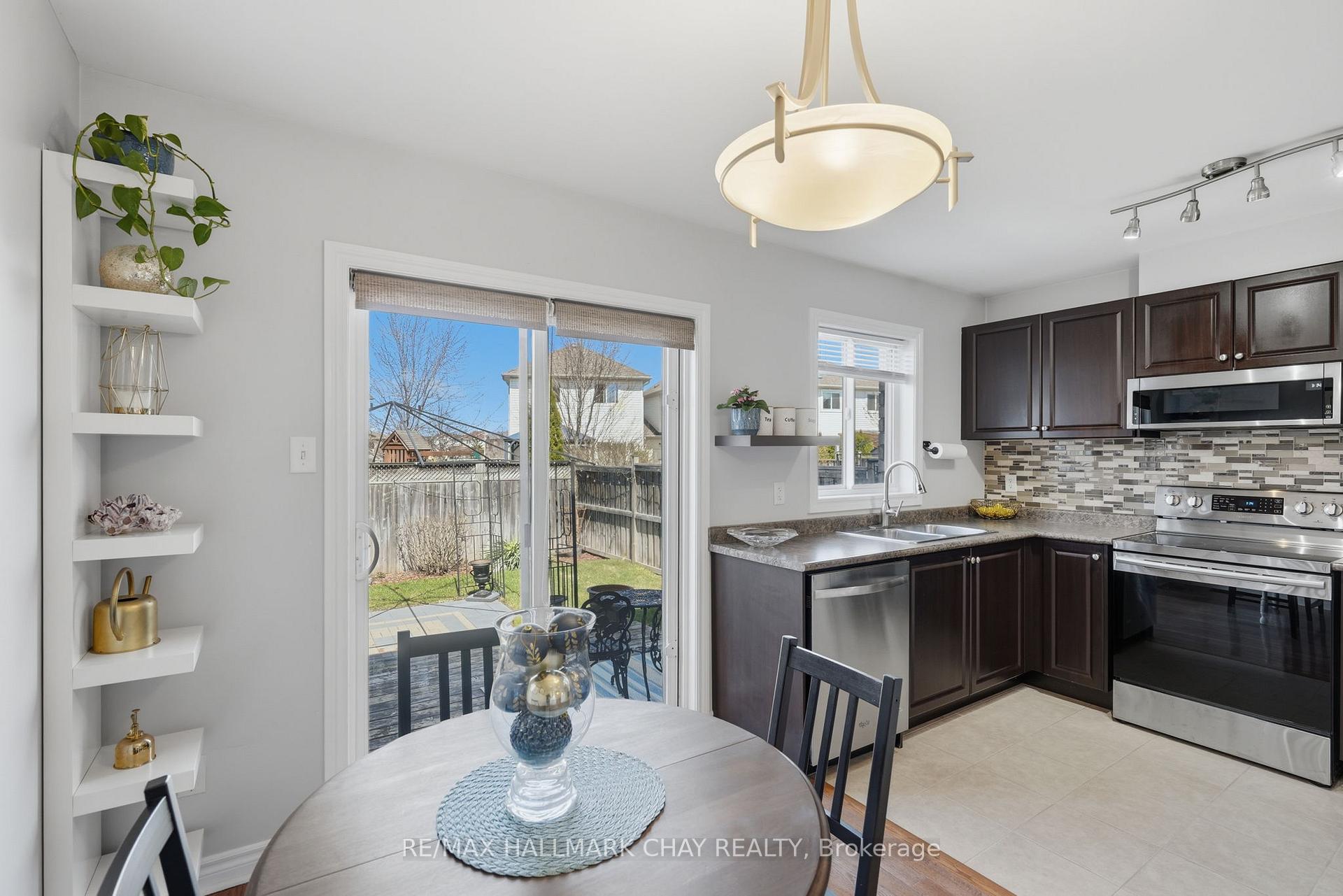 215 Banting Crescent
