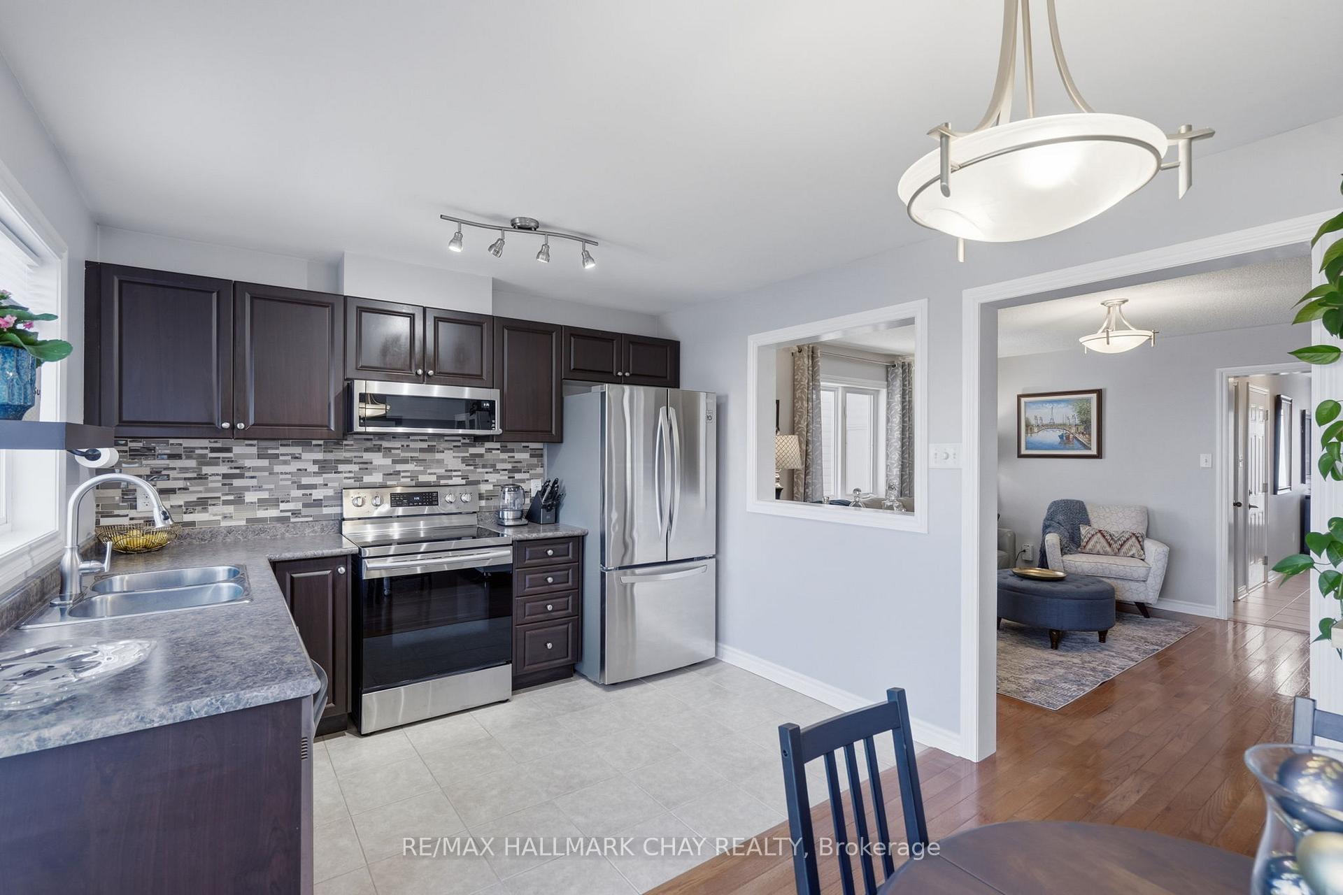 215 Banting Crescent