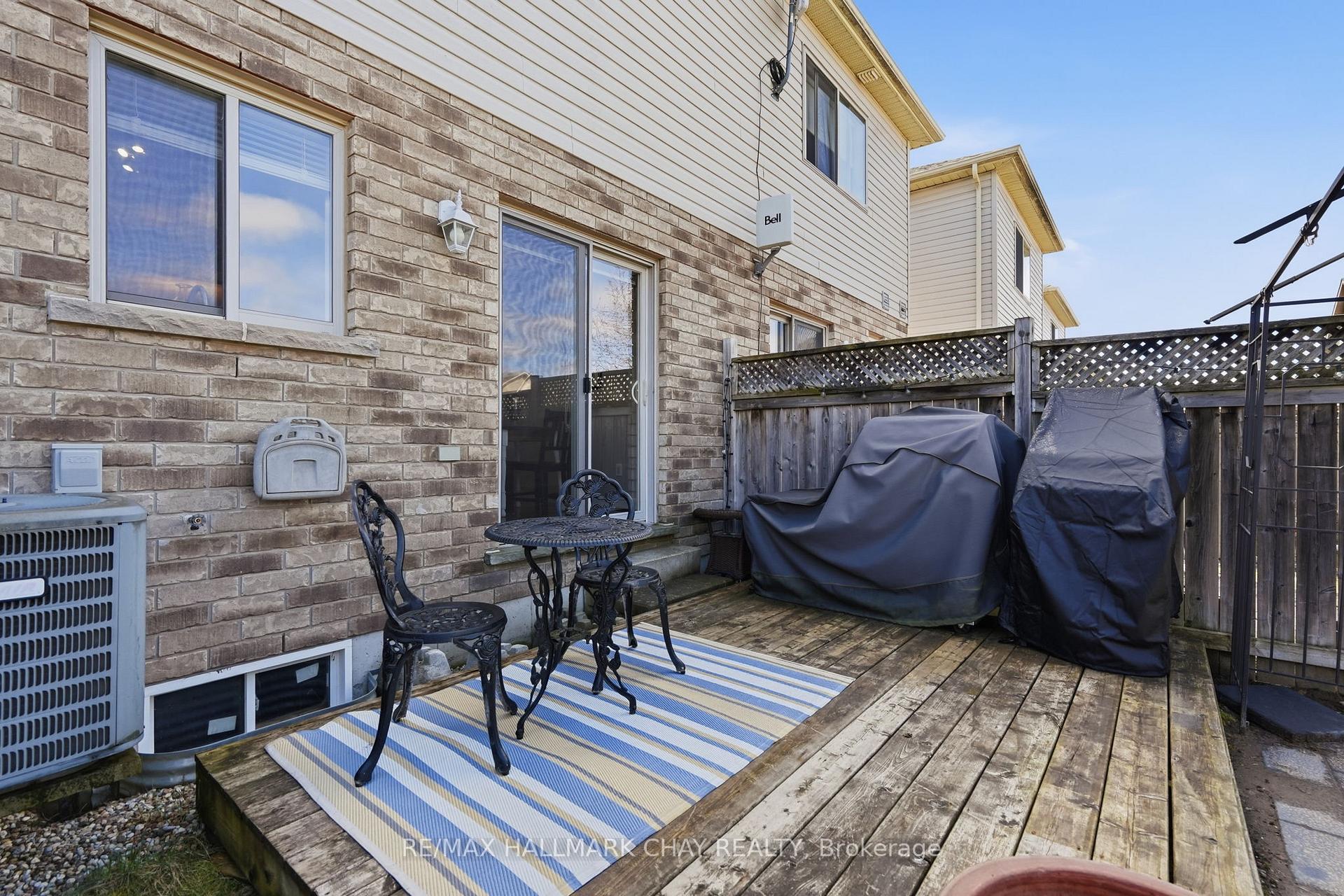 215 Banting Crescent