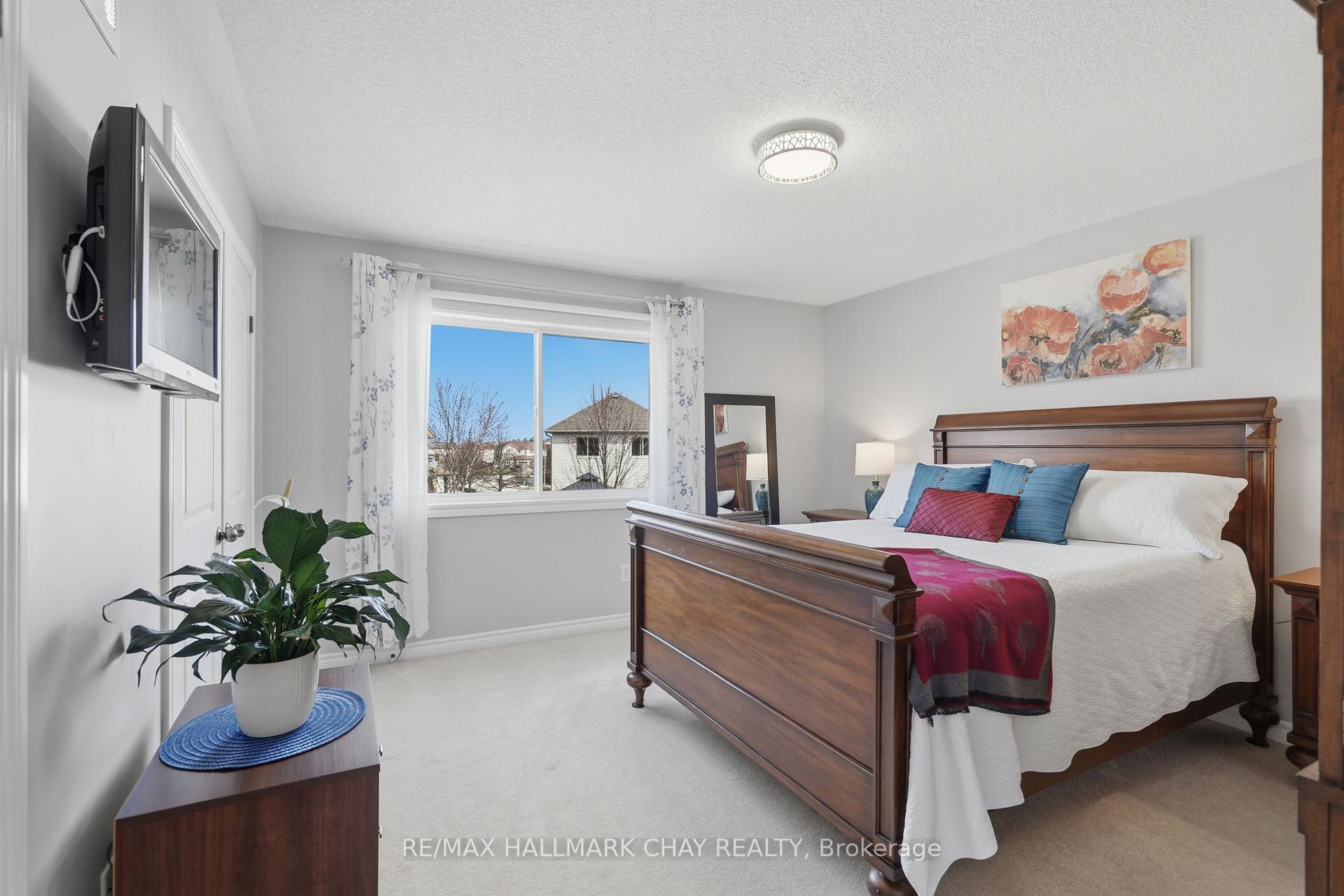 215 Banting Crescent