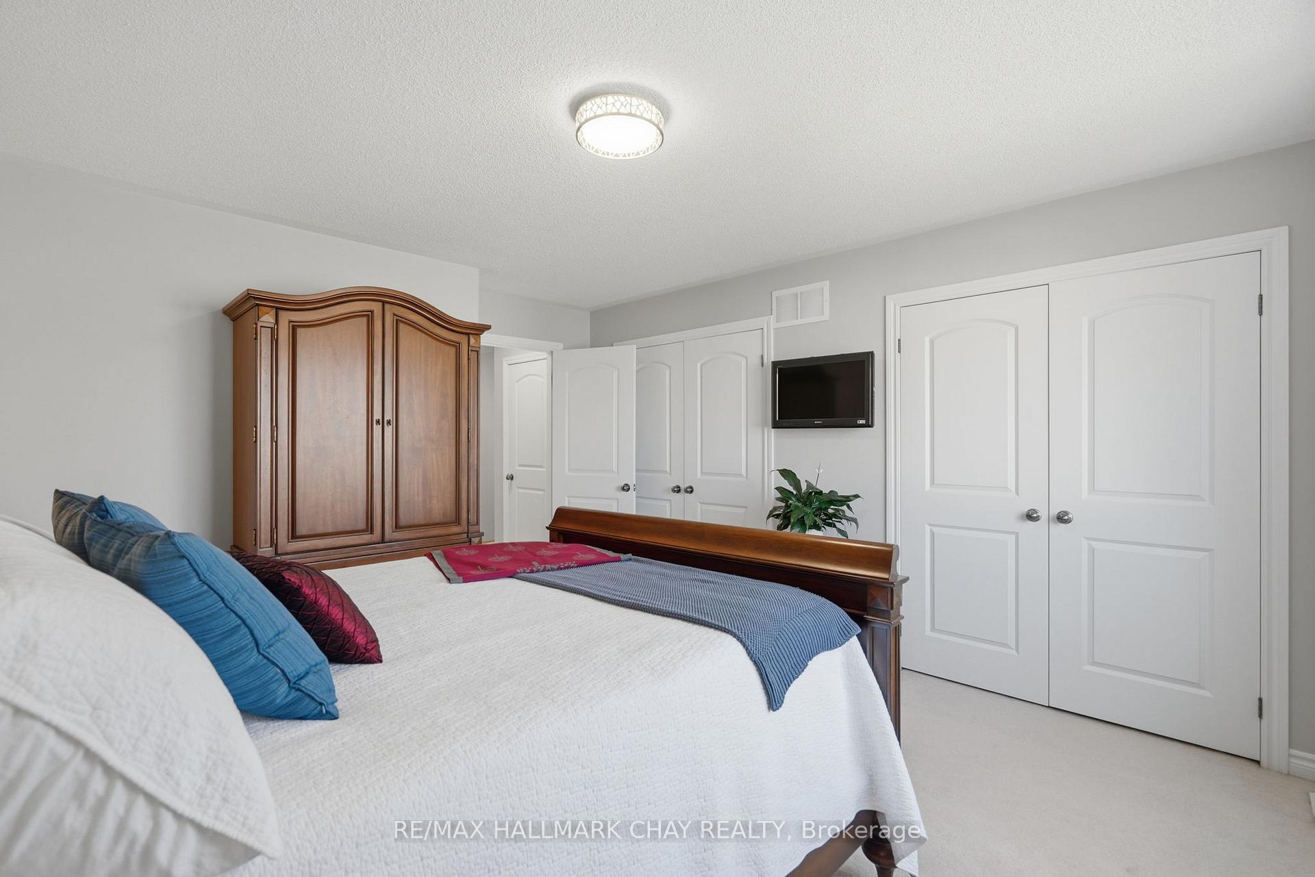 215 Banting Crescent