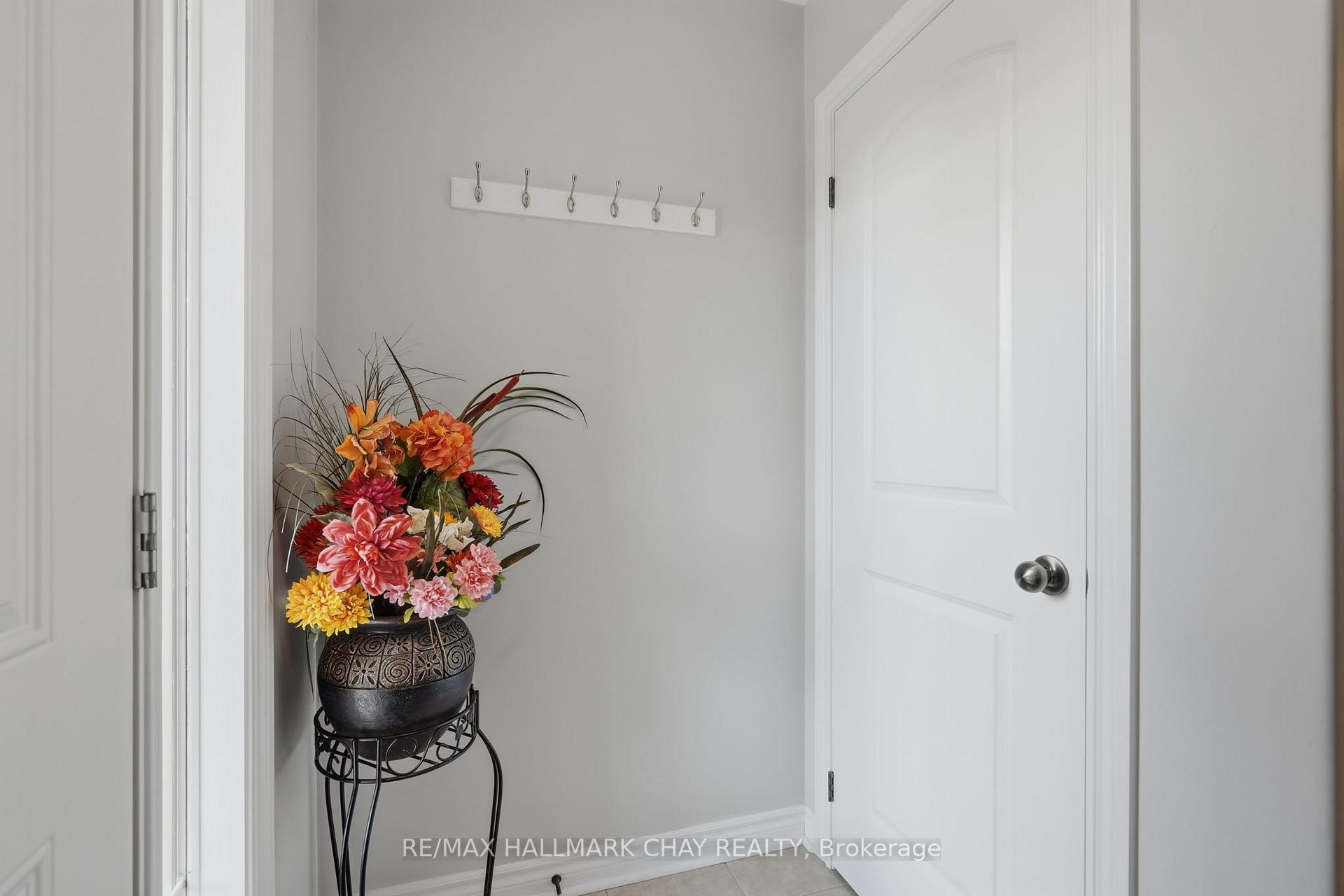 215 Banting Crescent