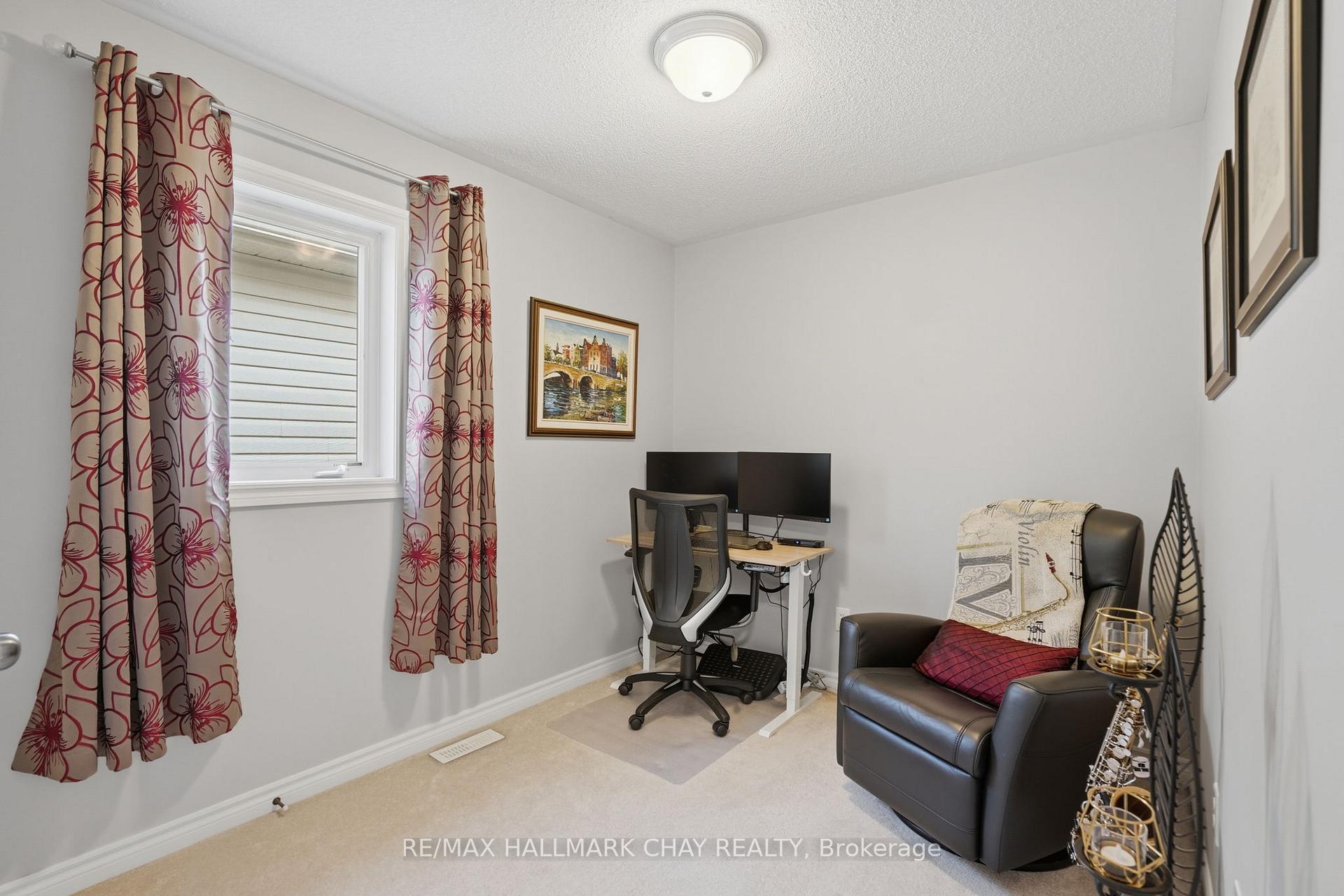 215 Banting Crescent