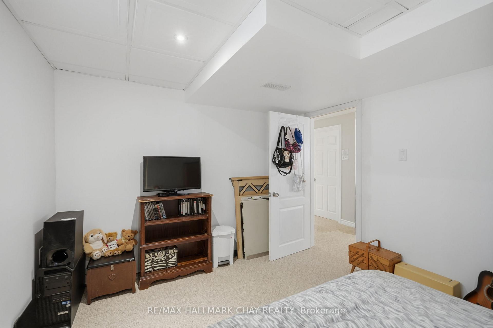 17 Armeda Clow Crescent