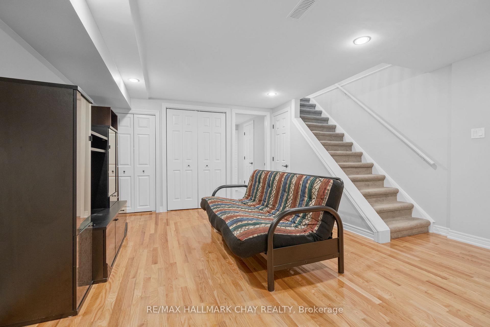 1 Olive Crescent 4