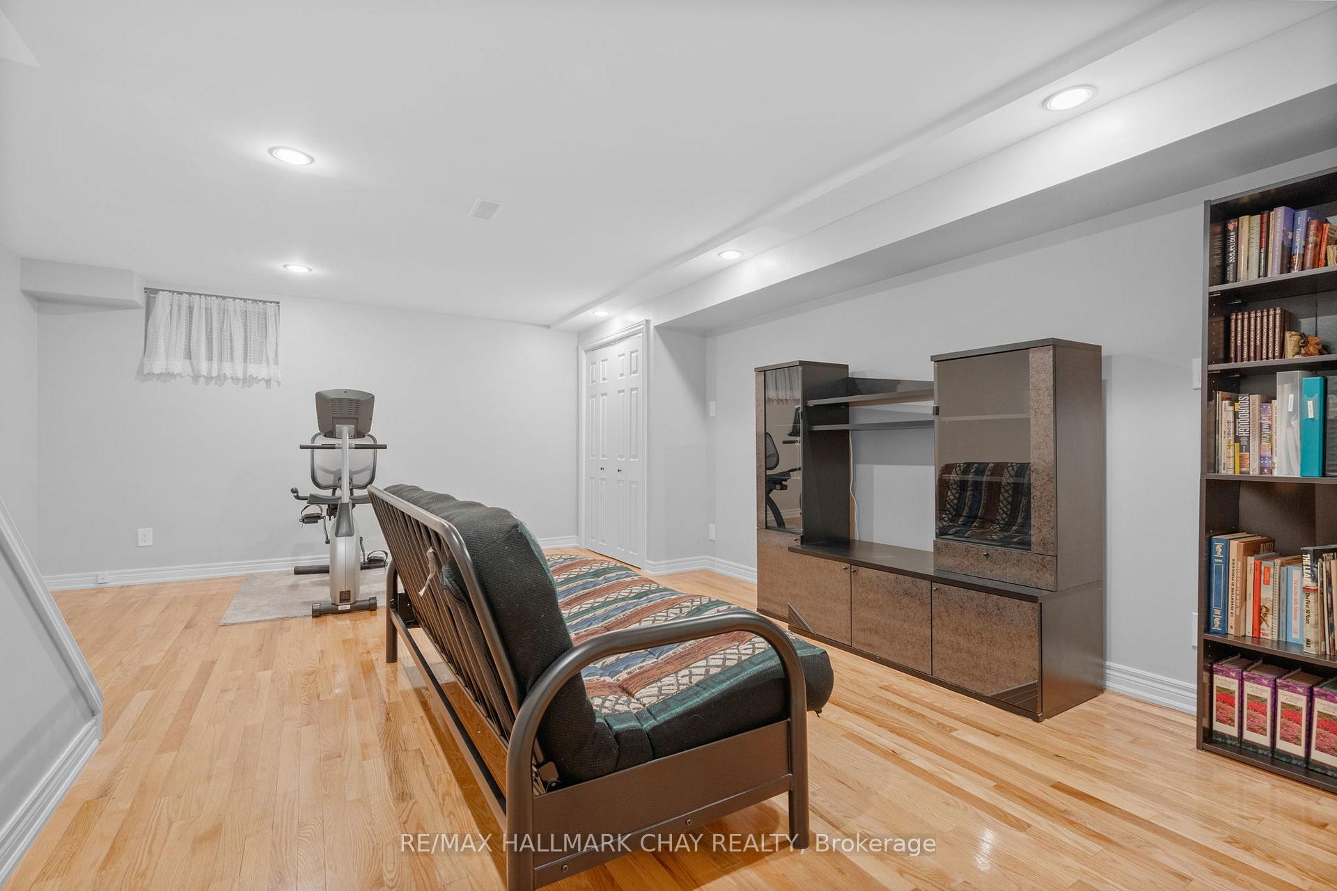 1 Olive Crescent 4