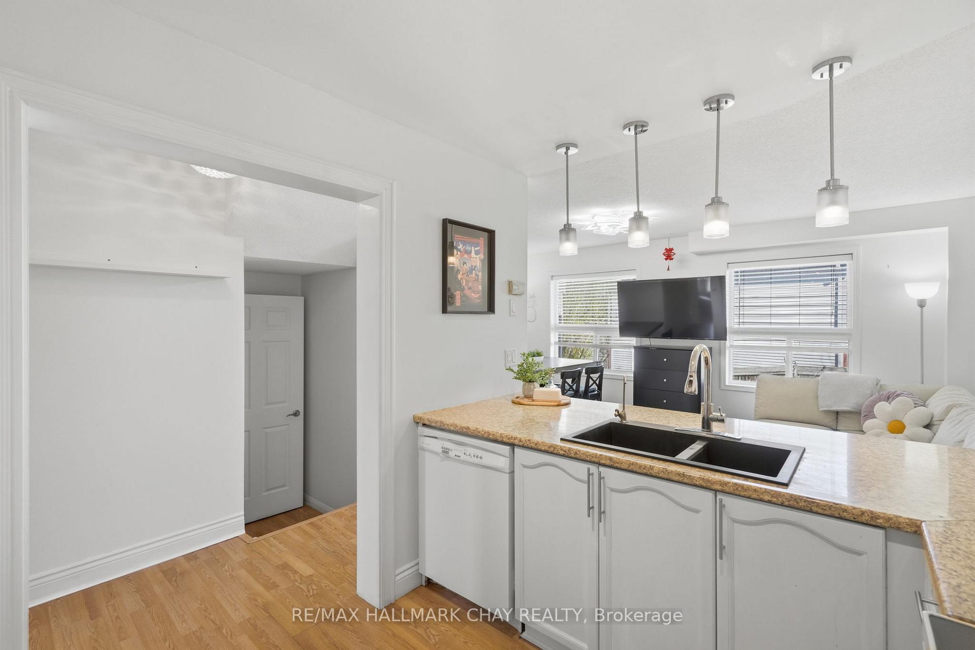 4 Hawthorne Crescent