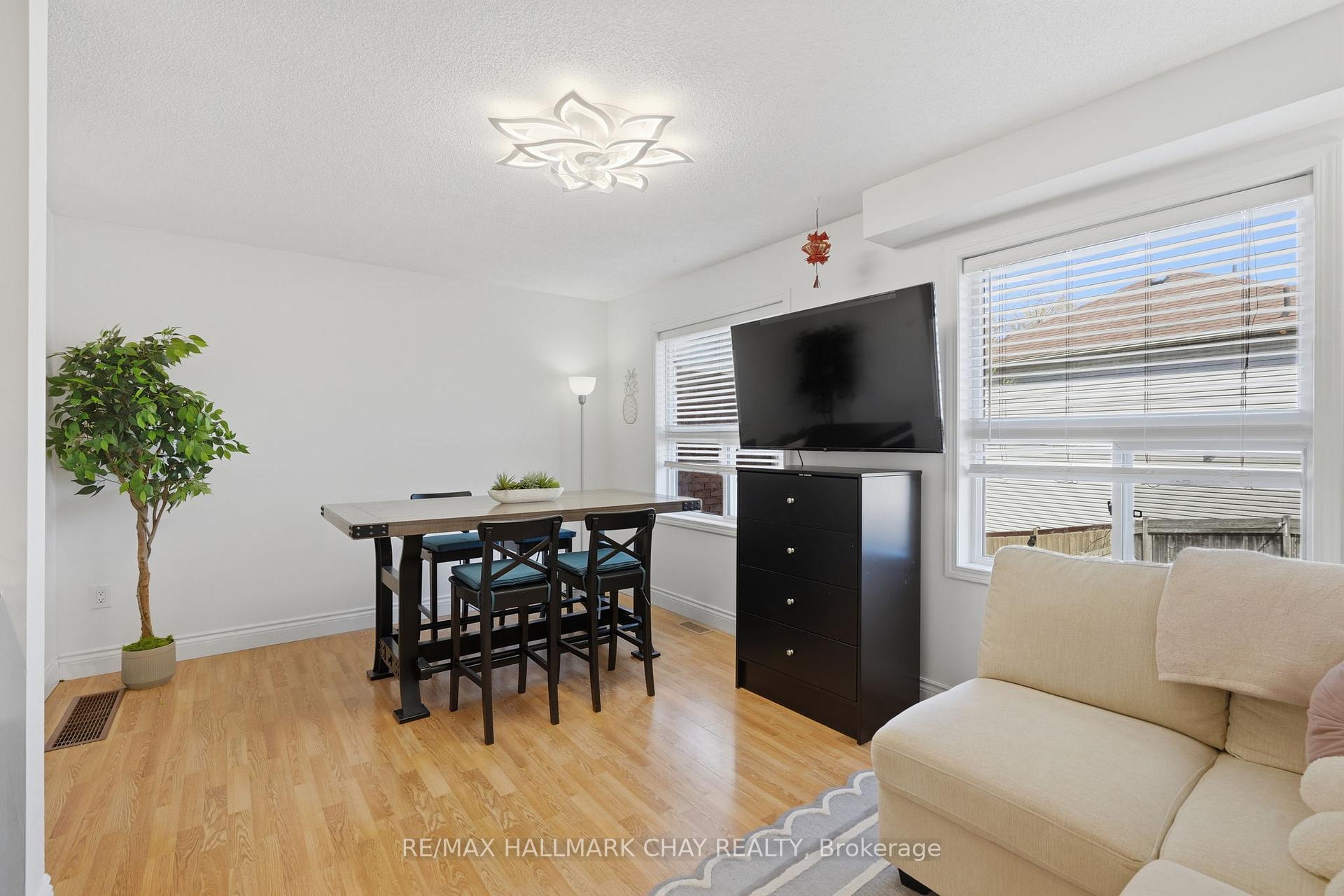 4 Hawthorne Crescent