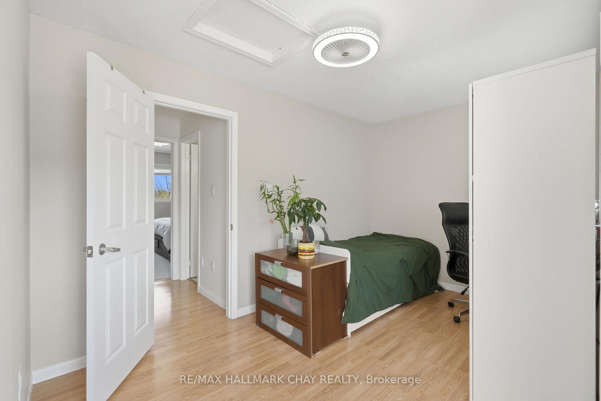 4 Hawthorne Crescent