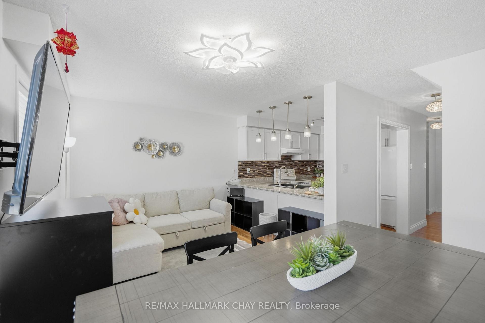 4 Hawthorne Crescent