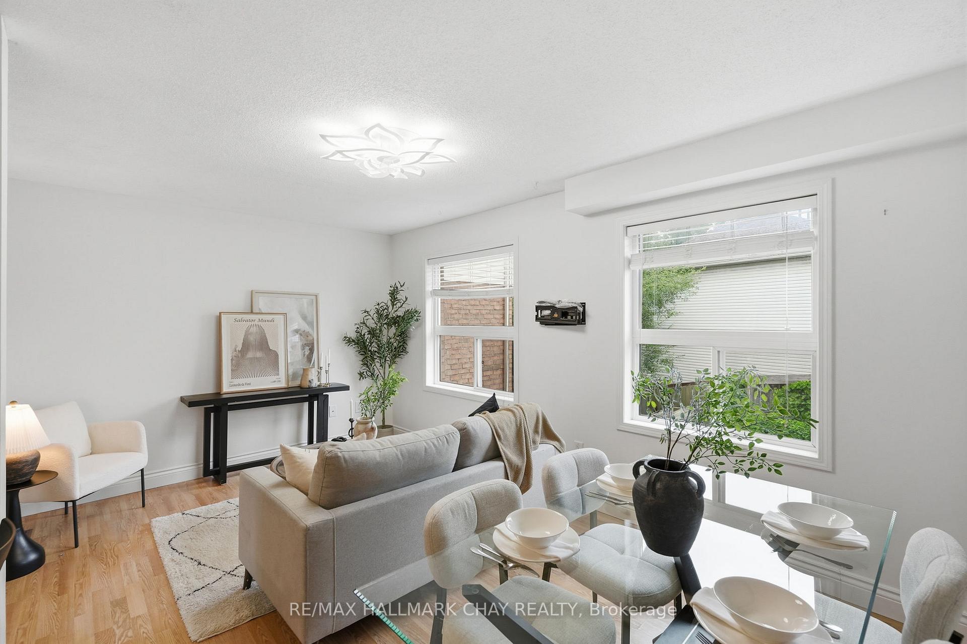 4 Hawthorne Crescent