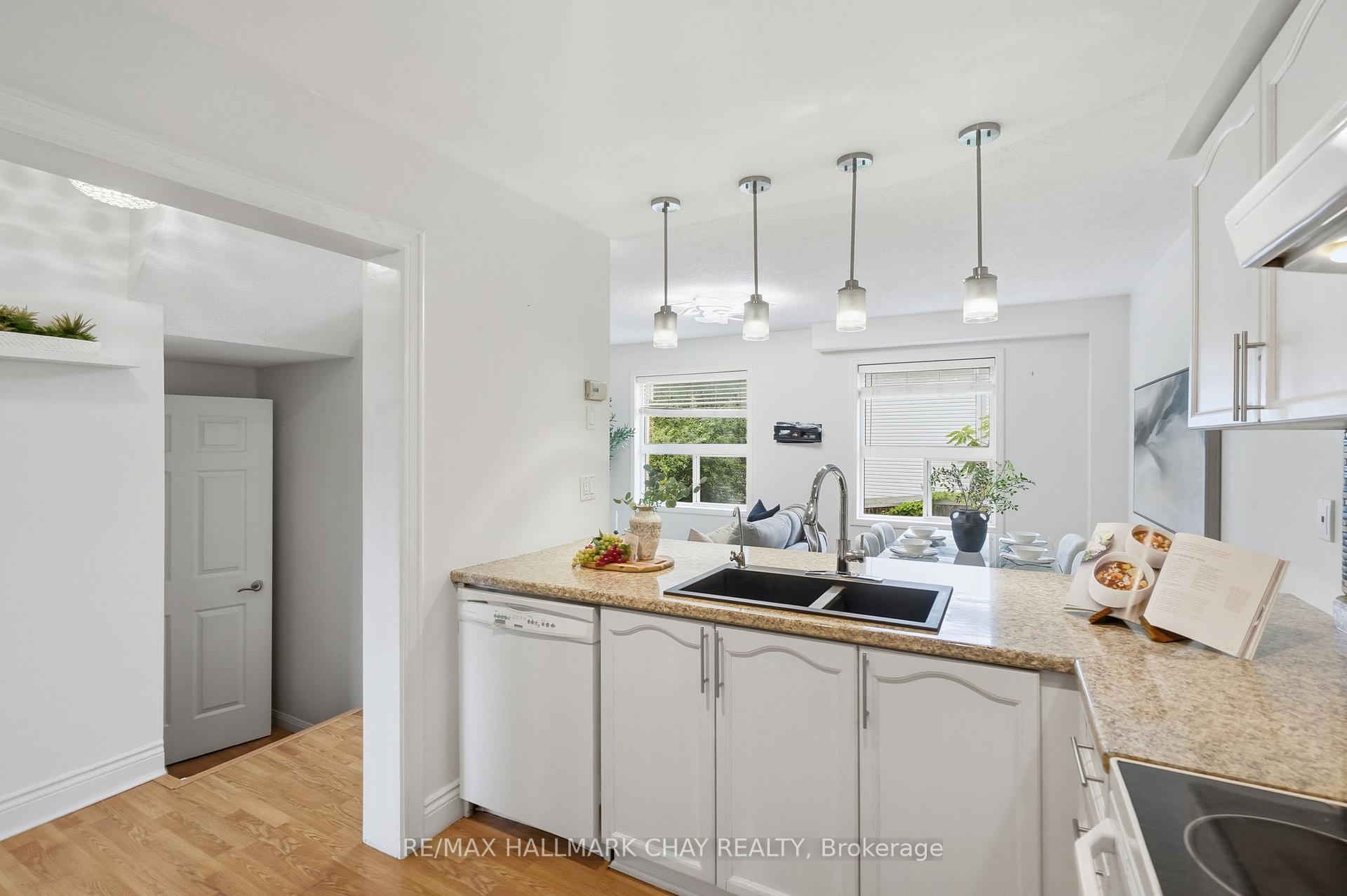 4 Hawthorne Crescent
