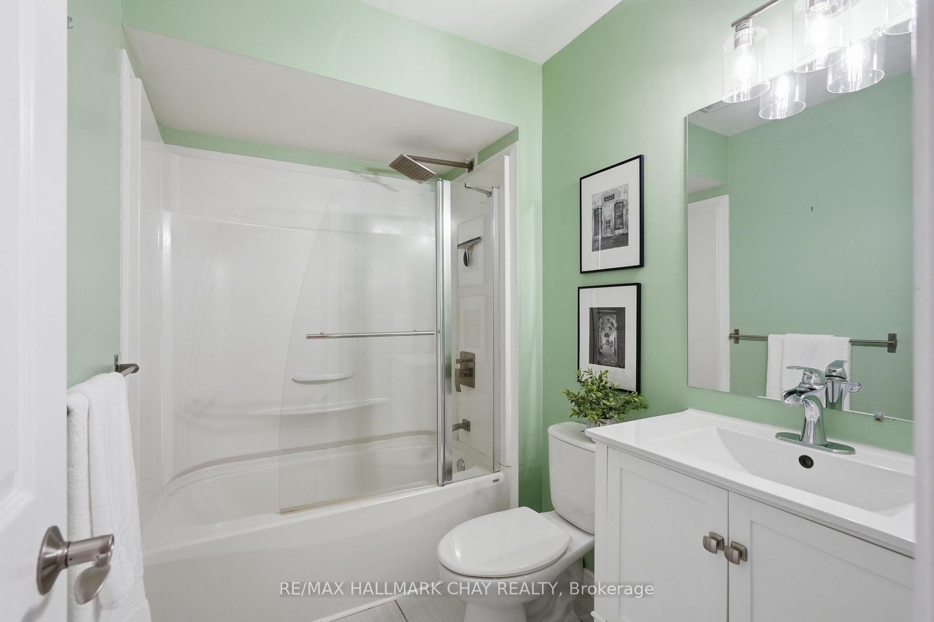 4 Hawthorne Crescent