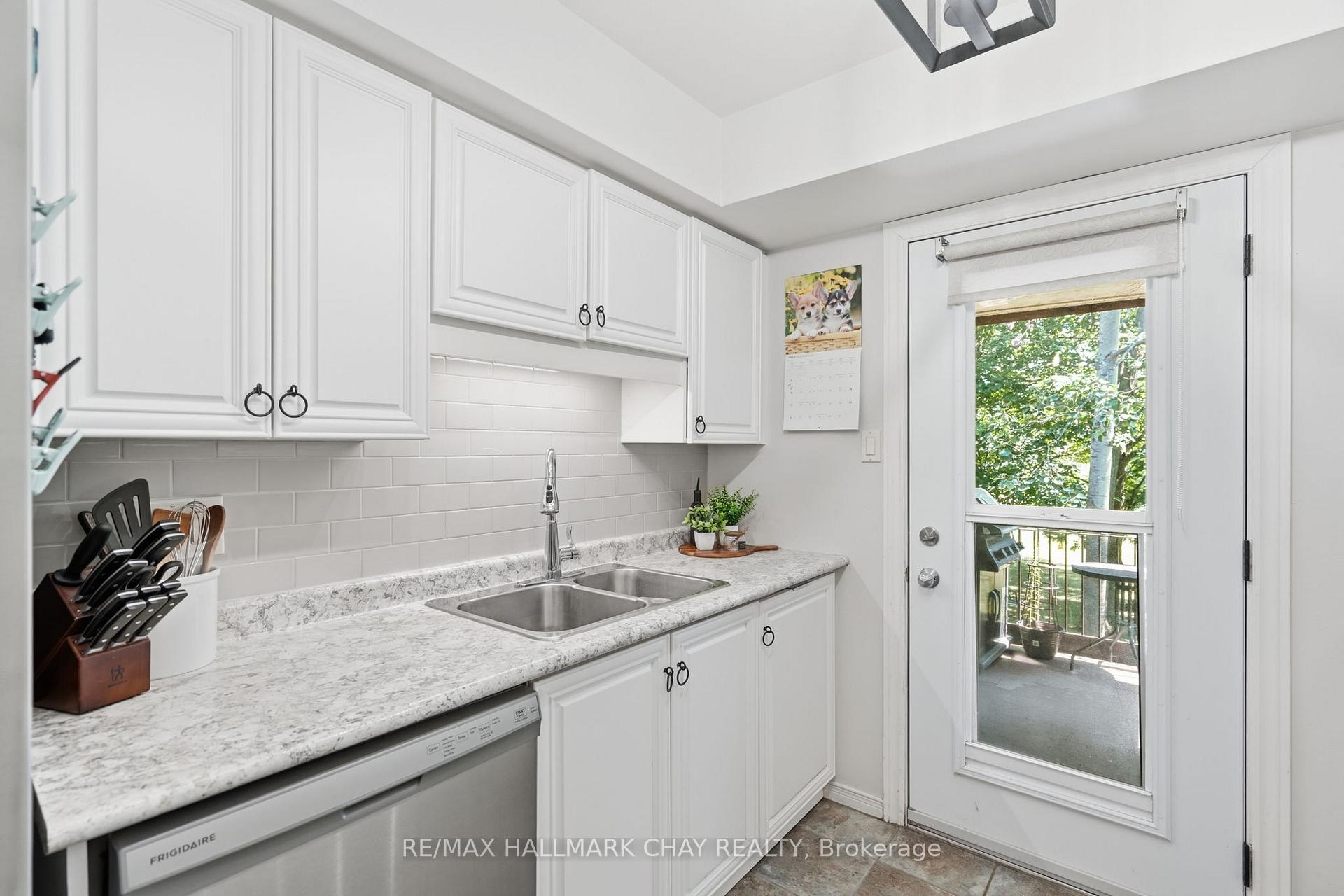 10C Coulter Street 324