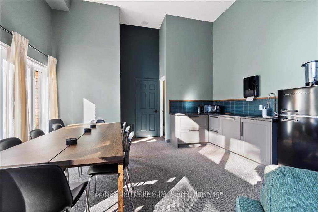 10C Coulter Street 324